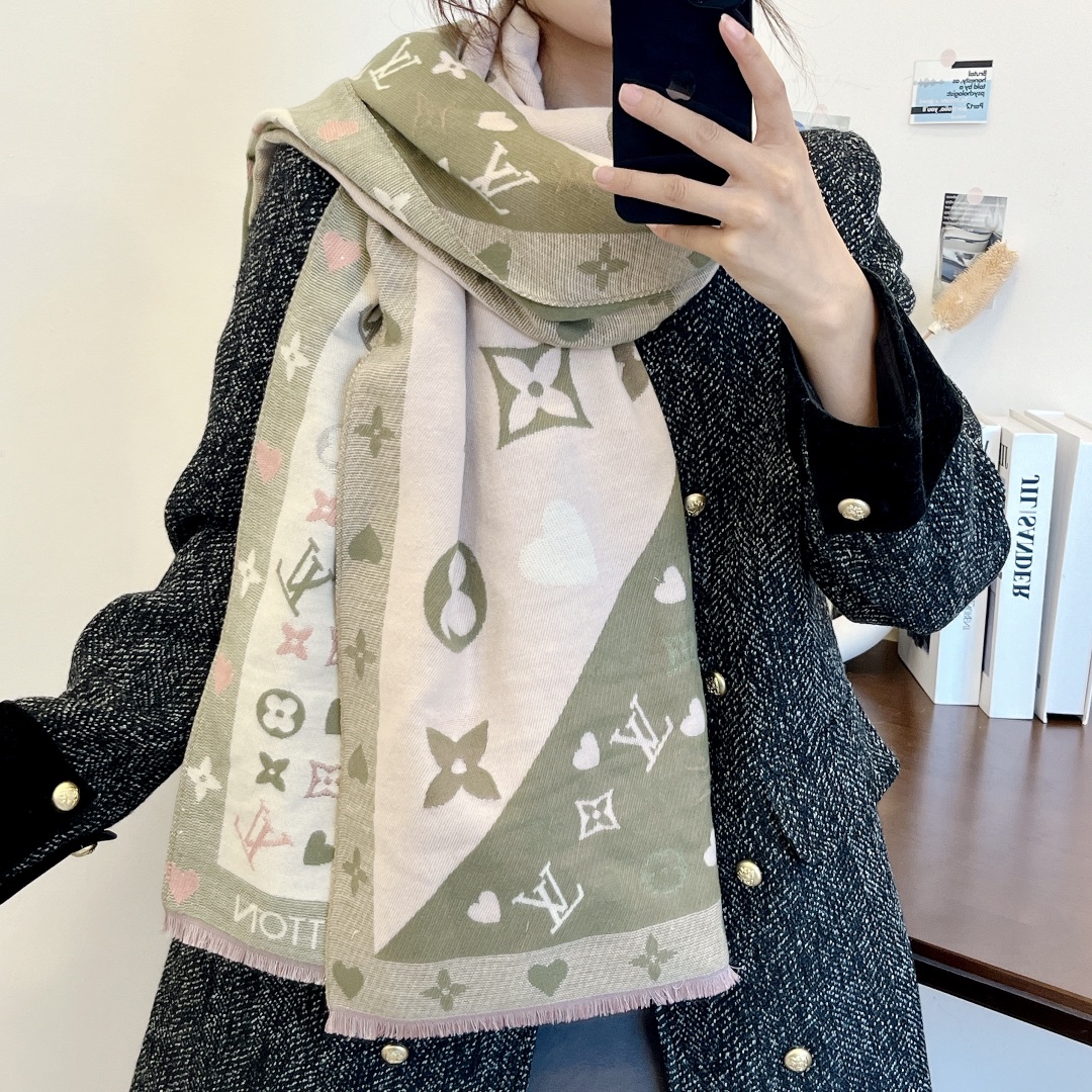 NO:163134,The new model is never out of date. When I buy it, I say that the goddess and daily life are very easy to match. I also look very energetic and needless to say, and the details can be seen clearly. The high-standard quality size 65*180cm ordinary scarf, ordinary scarf19860909新款永不过时,买到都说好女神及日常都非常好搭配的款平时穿搭也非常好搭配,整个人看起来都会神采奕奕好多不用多说,细节品质都看得清楚,绝对获赞的高规格品质尺寸65*180cm普通围巾,普通围巾,scarf