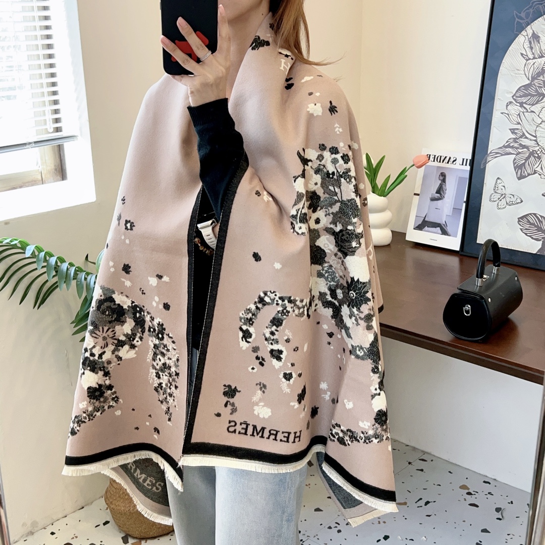 NO:163222,P P model is never out of date. When I buy it, the model that is good for goddess and daily life is very easy to match. I also look very energetic and needless to say, and the details can be seen clearly. The high-standard quality size 65*180cm ordinary scarf, ordinary scarf19860909P批新款永不过时,买到都说好女神及日常都非常好搭配的款平时穿搭也非常好搭配,整个人看起来都会神采奕奕好多不用多说,细节品质都看得清楚,绝对获赞的高规格品质尺寸65*180cm普通围巾,普通围巾,scarf