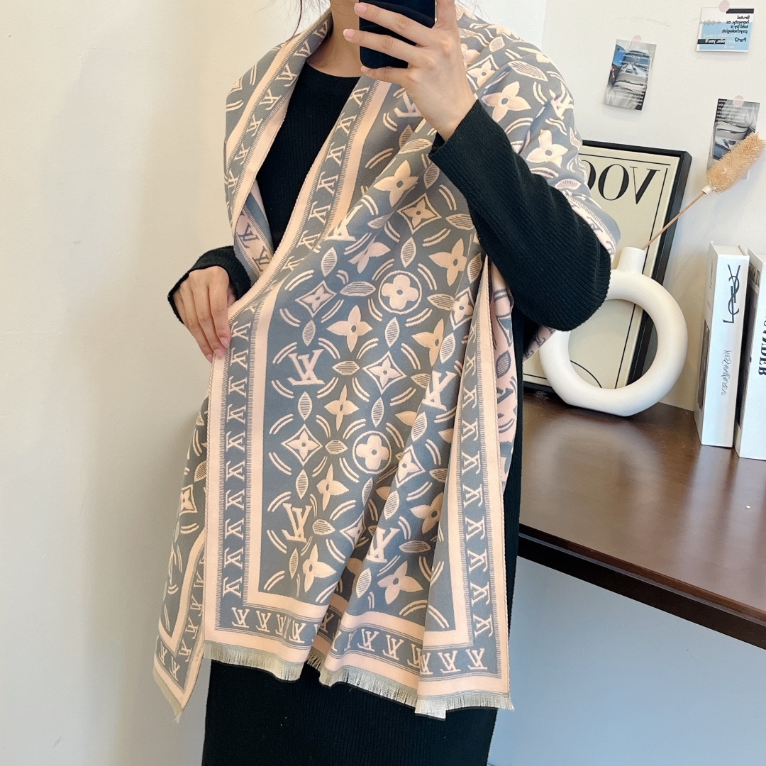 NO:163184,P P model is never out of date. When I buy it, the model that is good for goddess and daily life is very easy to match. I also look very energetic and needless to say, and the details can be seen clearly. The high-standard quality size 65*180cm ordinary scarf, ordinary scarf19860909P批新款永不过时,买到都说好女神及日常都非常好搭配的款平时穿搭也非常好搭配,整个人看起来都会神采奕奕好多不用多说,细节品质都看得清楚,绝对获赞的高规格品质尺寸65*180cm普通围巾,普通围巾,scarf