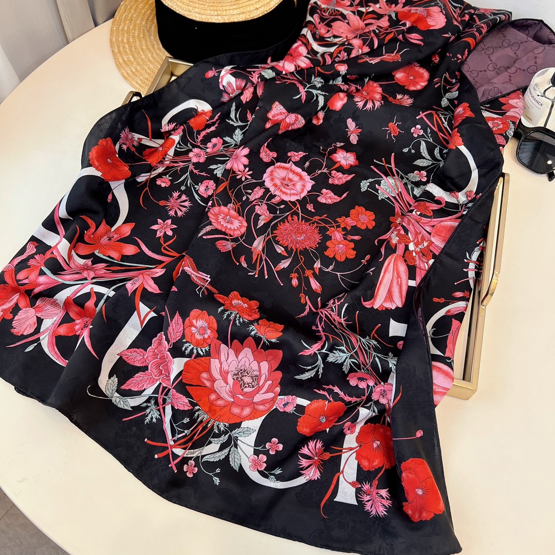 Luxurious Chumen Silk Scarf: Made with White Veils and Unique Guangdong Vegetated Water