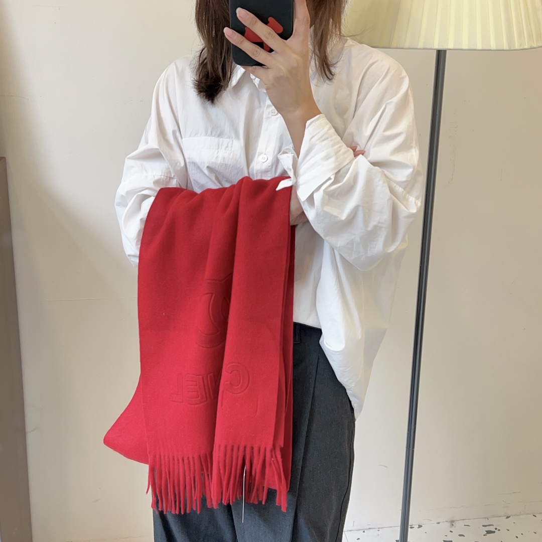 NO:163390,Recommended VIPs, you must start quickly [High-end, love, women's beauty, very few goods, you can use true and beautiful things all seasons to make people very, very attractive. The upper body effect is simply beautiful. The quality is very perfect. The whole scarf gives people a big brand aura and is very exquisite and beautiful. A new model that is definitely worth buying. Once you get the real thing, you will be glad that you are a beautiful product for women. Taste the perfect temperament and taste Ditails' first choice VIPs. 60*180cm, wool ordinary scarf, ordinary scarf19860909抢VIP推荐 下手一定要快【高端 大爱 女人尤物 货极少 四季都可以用真心美的让人非常非常心动 上身效果简直美翻了 品质非常完美 整个围巾给人大牌气场的同时又非常精致秀丽绝对值得入手的新款 实物一拿到就会庆幸自己是女人的绝美好货 品鉴完美气质品味Ditails首选VIP们 上60*180cm,羊毛普通围巾,普通围巾,scarf