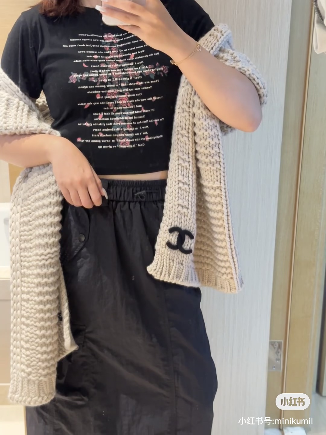 NO:336730,(Coffee color) Xiaoxiang double-sided jacquard knitted scarf Xiang Grandma's classic design Knitted cashmere fabric Soft and skin-friendly double-sided available Specifications 30*180 ordinary scarf, ordinary scarf19860909（咖色） 小香双面提花针织围巾 香奶奶家经典设计 针织羊绒面料 手感柔软亲肤 双面可用 规格30*180普通围巾,普通围巾,scarf