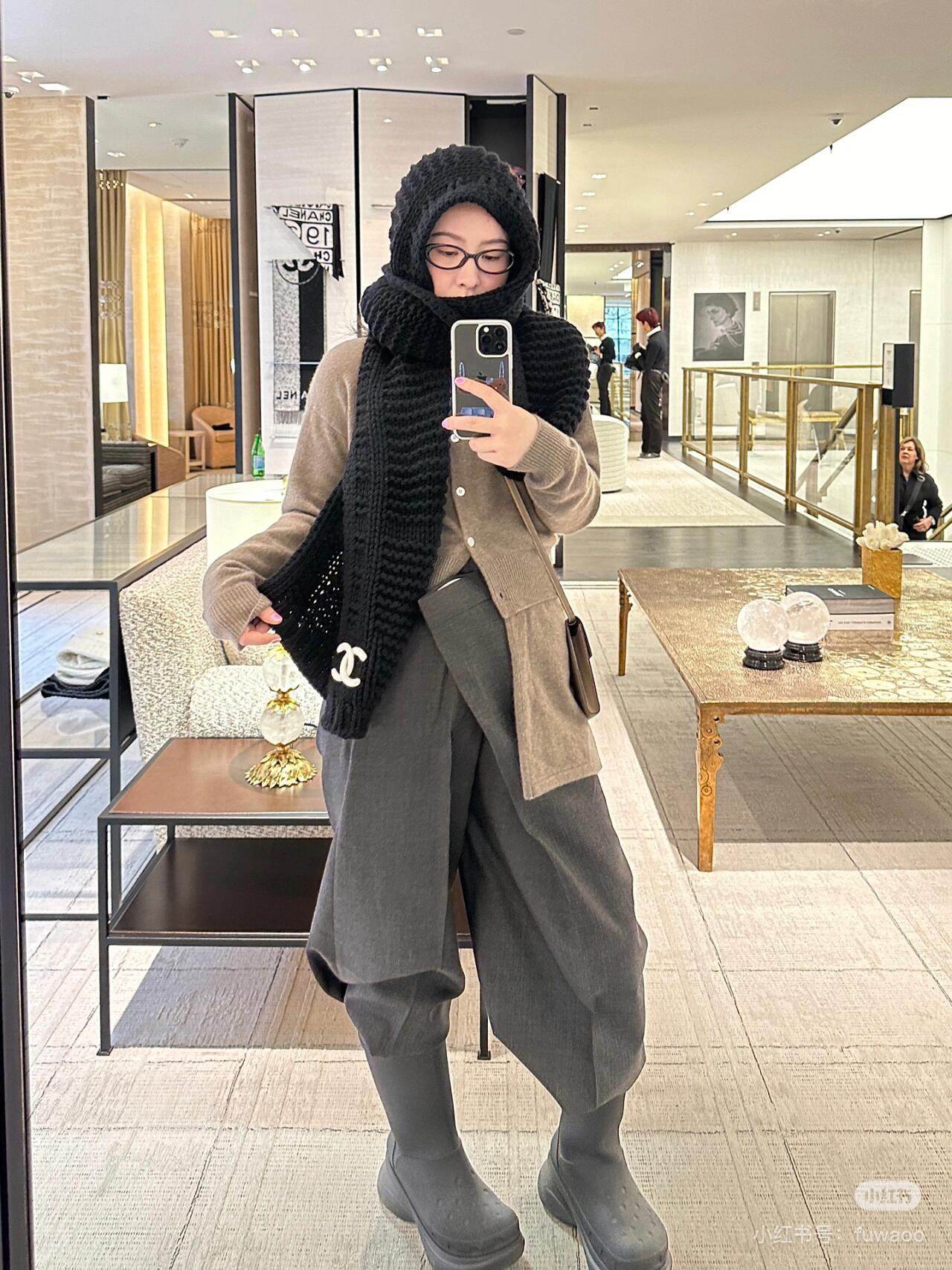 NO:336749,(Black) Xiaoxiang double-sided jacquard knitted scarf Xiang Grandma's classic design Knitted cashmere fabric Soft and skin-friendly double-sided available Specifications 30*180 ordinary scarf, ordinary scarf19860909（黑色） 小香双面提花针织围巾 香奶奶家经典设计 针织羊绒面料 手感柔软亲肤 双面可用 规格30*180普通围巾,普通围巾,scarf