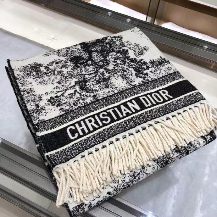 NO:163604,(Animal Scarf) Recommended CD animal print large square scarf scarf shawl blanket three-purpose, a super amazing one!  Use 57 Kashmir imported cashmere and 43 wool fabric!  Cashmere with such a large proportion is really rare!  Cashmere is known as the world-recognized as 