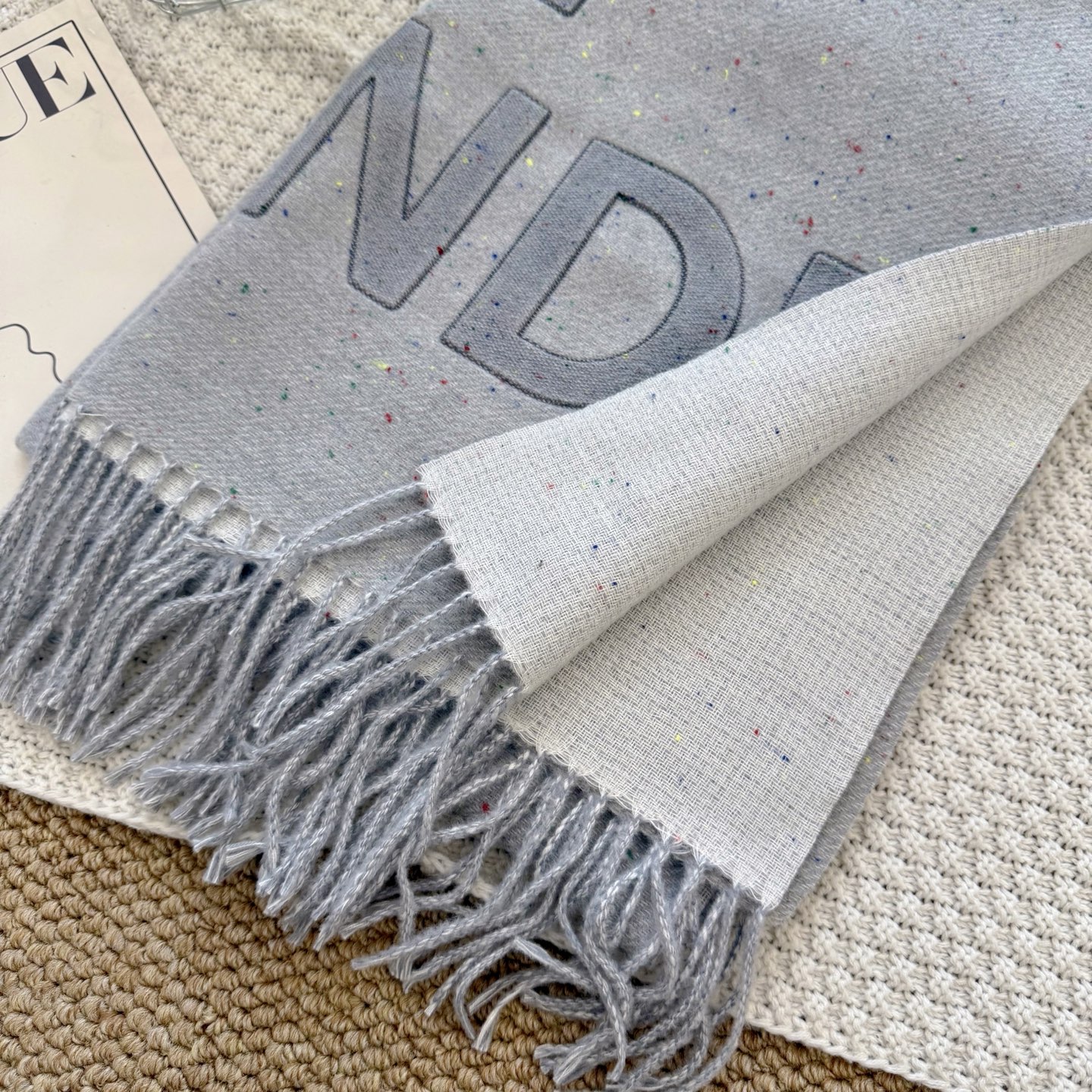 NO:336834,Intellectual and elegant feminine, everyone knows how popular Dior is this year, double-sided and two-color Dior's unique mother-child and reverse jungle animal This time, combining two elements is definitely a problem, and you must start to make a sensation at the forefront of the fashion industry. The very limited number of the limited number is basically only available at a high price to buy. I was really excited when I got the real thing. I basically couldn't see any pictures of the purchasing agent, because it was basically all set up in the Super Vip!  The goods from trading companies that are free of purchasing agents are super bad. The quality is amazing, and it was only released by QC's 