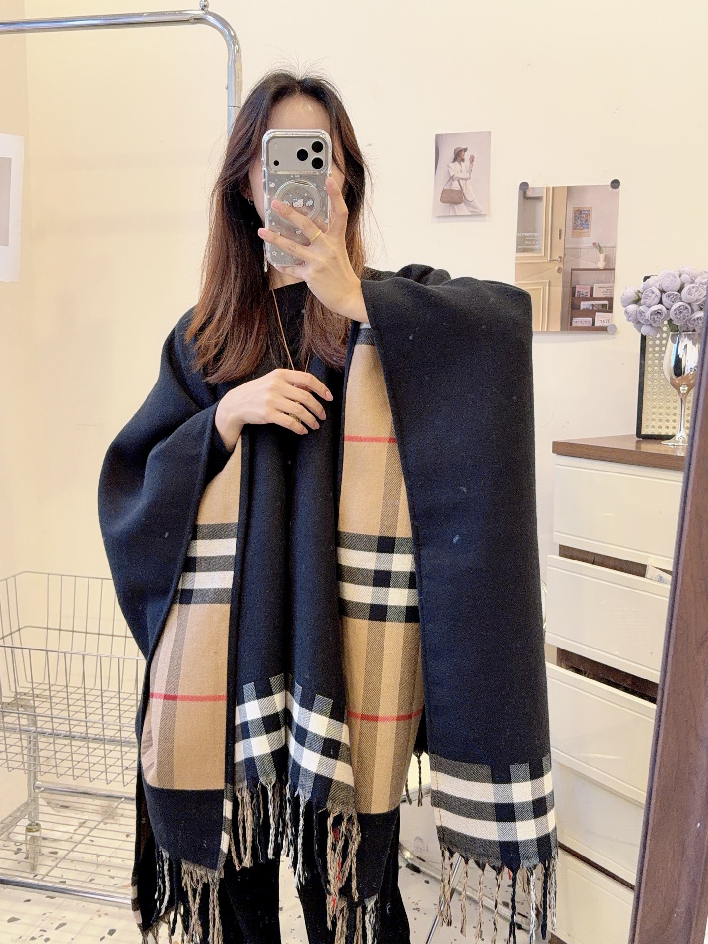 NO:586743,Original order burberry latest contrasting plaid jacquard shawl cloak, ordinary scarf, ordinary scarf, burberry, shawls19860909原单burberry最新款对比感格纹提花披肩斗篷,普通围巾,普通围巾,burberry,shawls,scarf