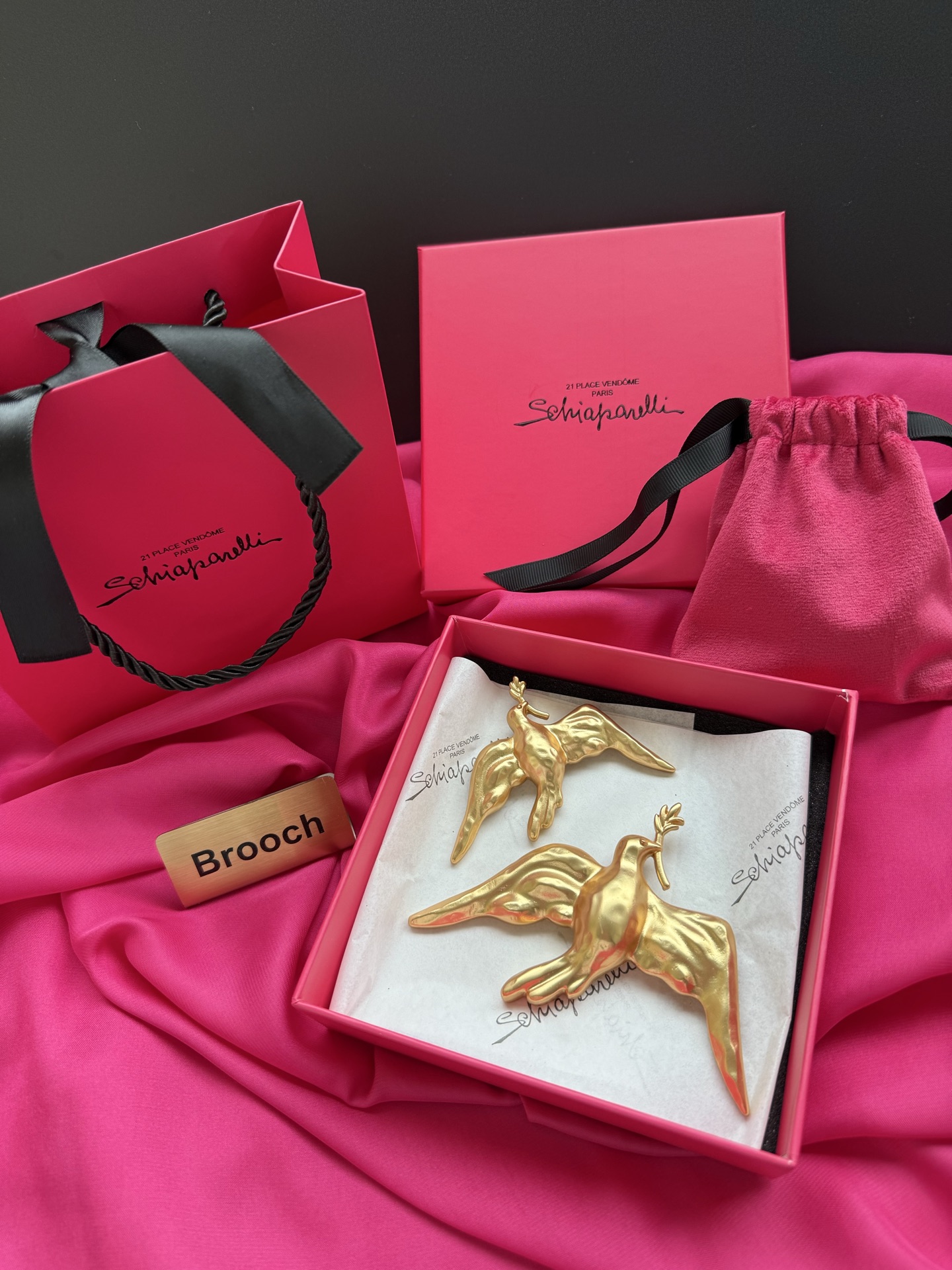 Брошь Schiaparelli в виде птицы