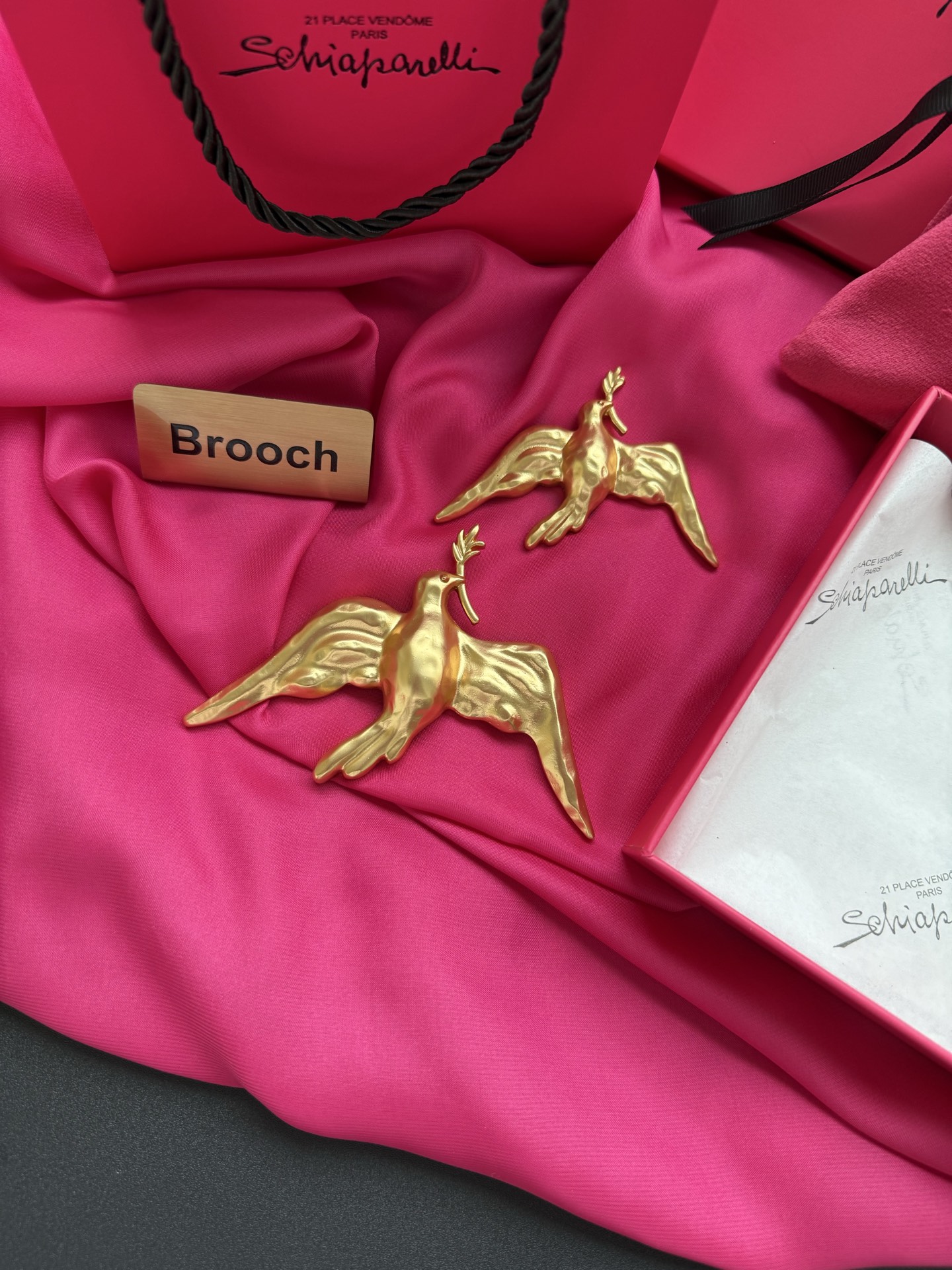 Брошь Schiaparelli в виде птицы