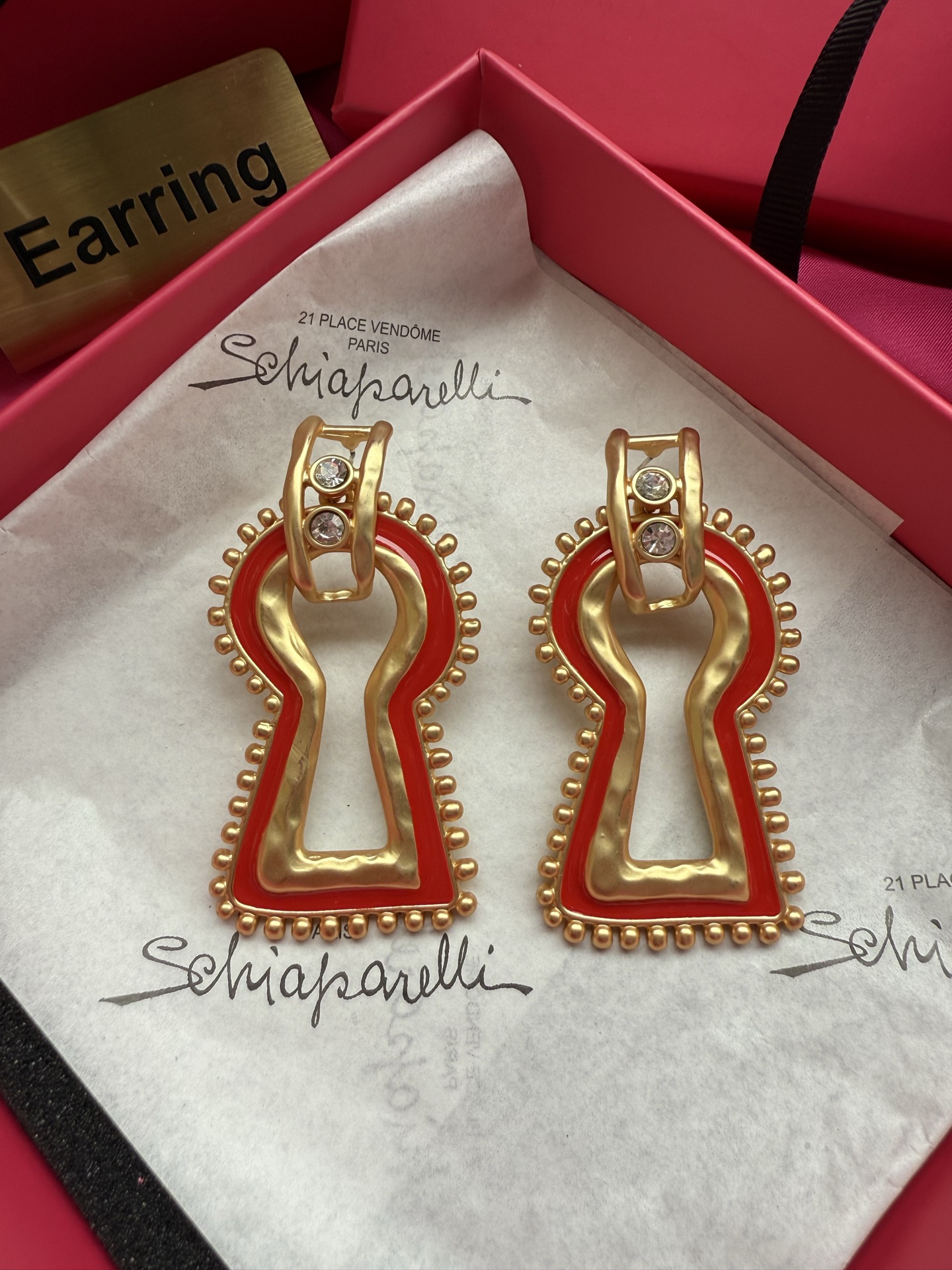 Серьги Schiaparelli с золотым покрытием и красной эмалью