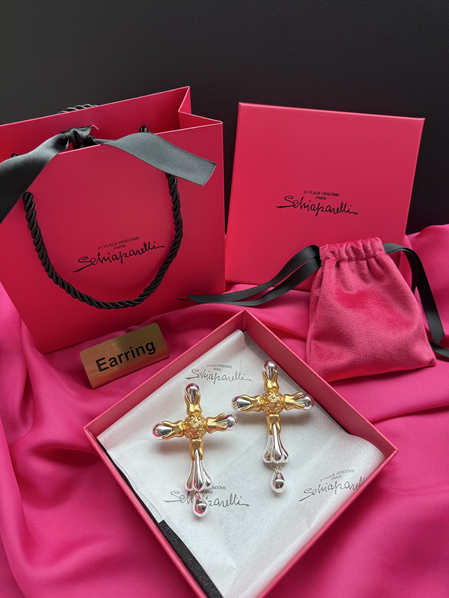 Серьги в форме креста Schiaparelli
