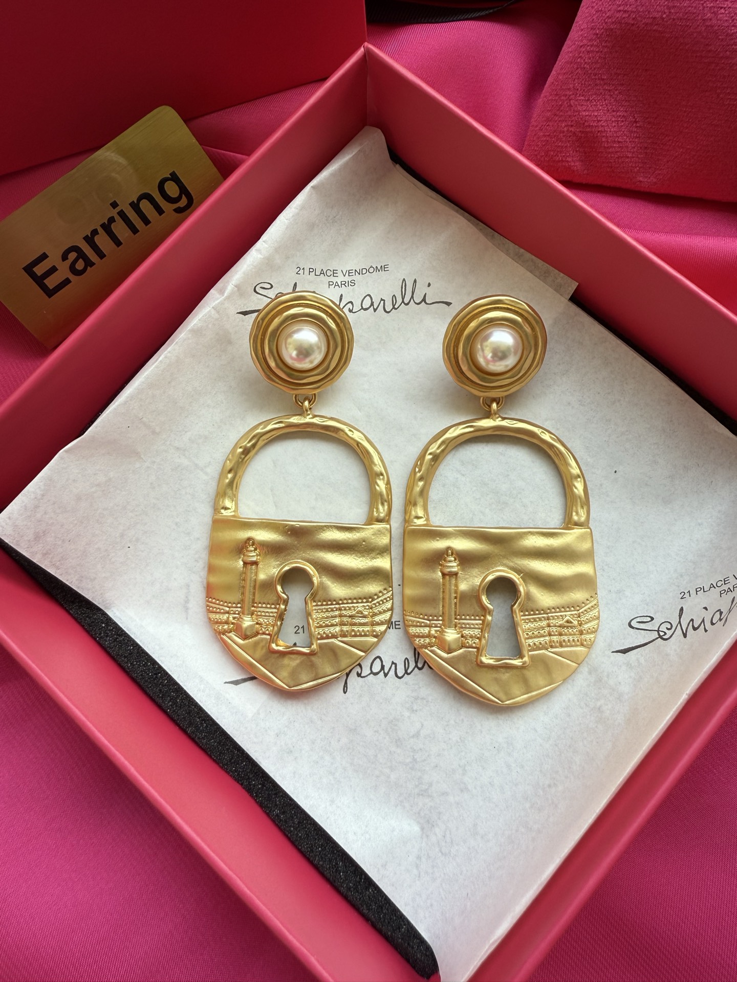 Серьги в виде замков с жемчугом Schiaparelli