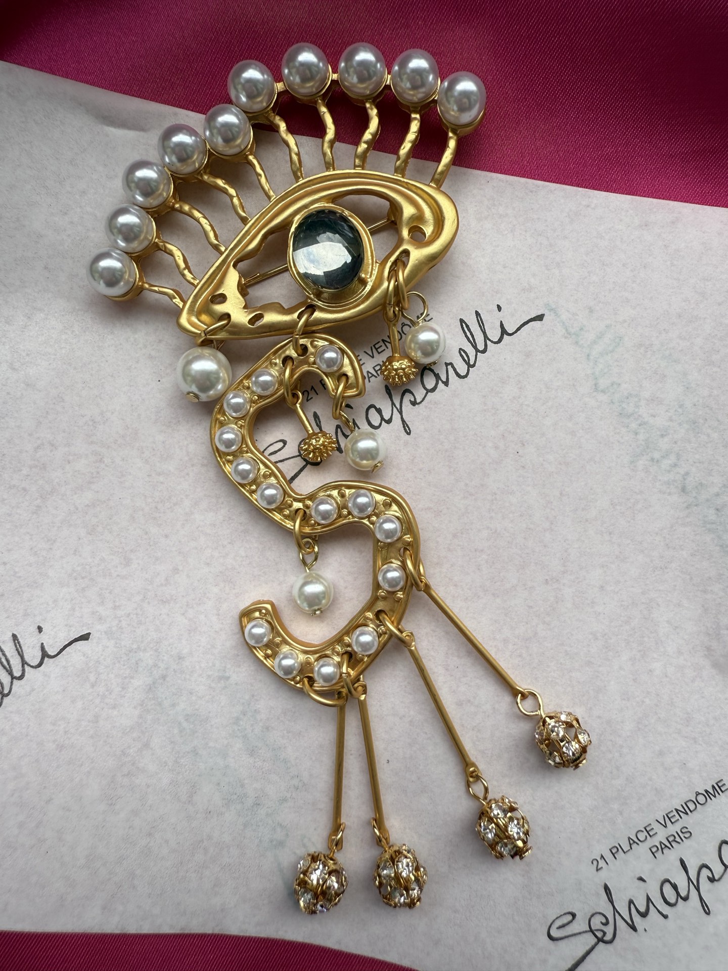 Брошь Schiaparelli