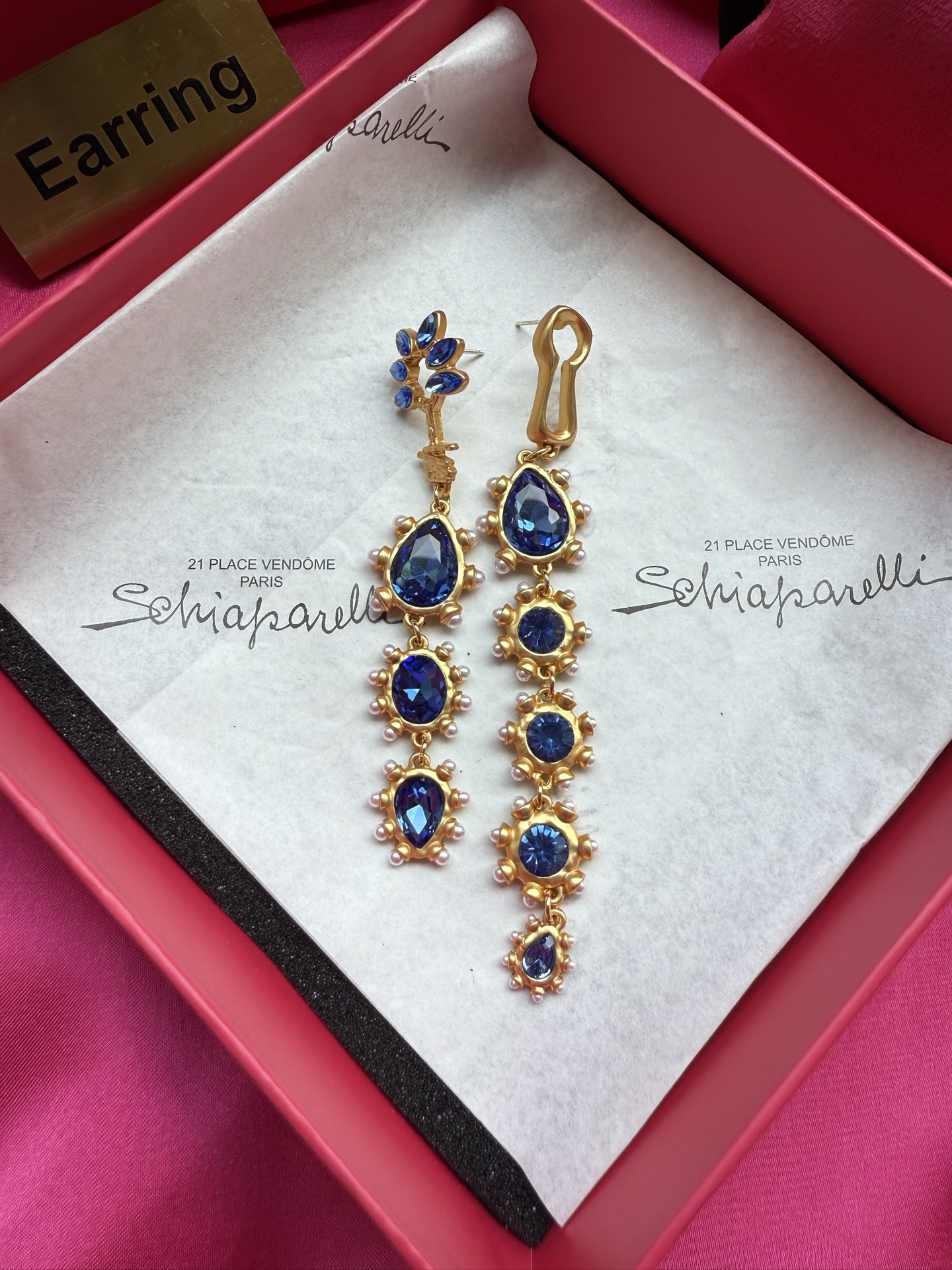 Серьги с синими камнями и золотым покрытием Schiaparelli