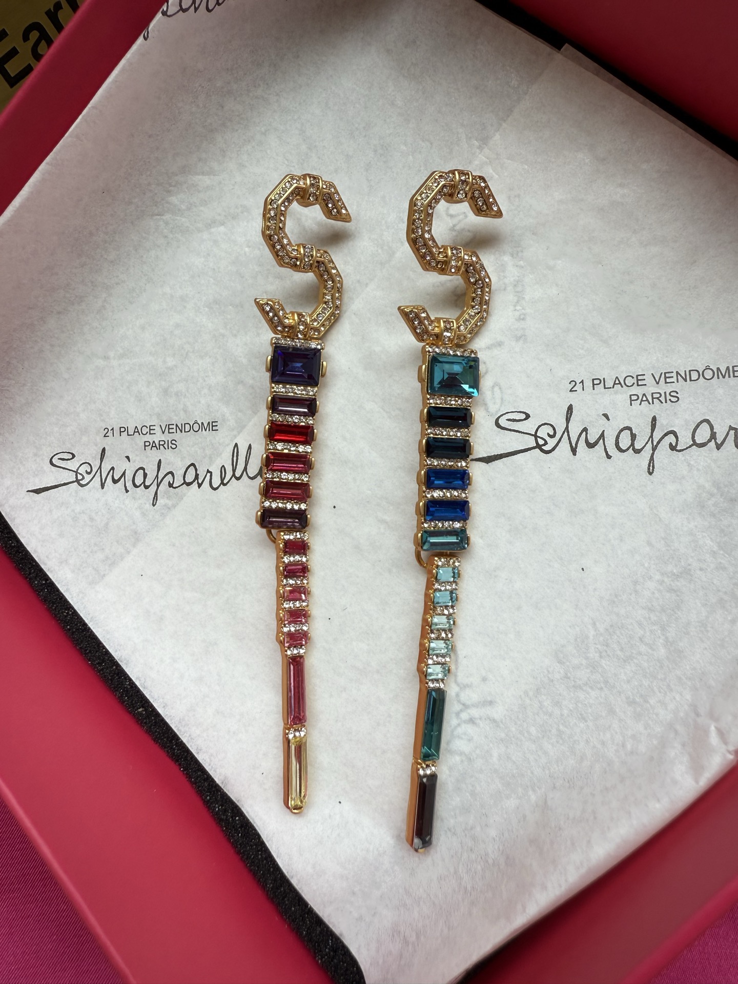 Серьги с разноцветными камнями Schiaparelli