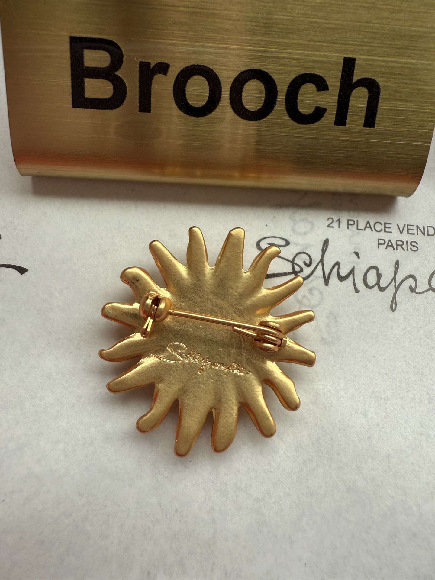 Брошь Schiaparelli