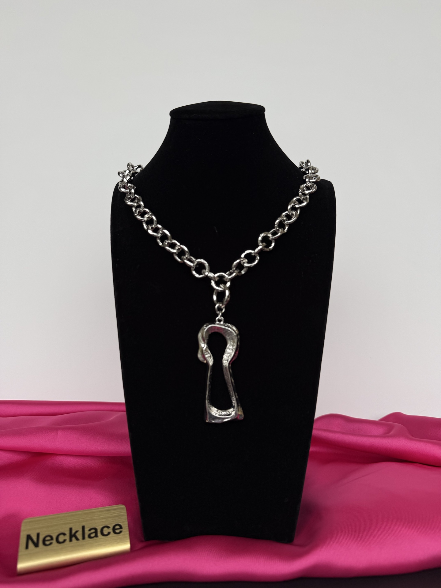Колье с подвеской в виде ключа Schiaparelli