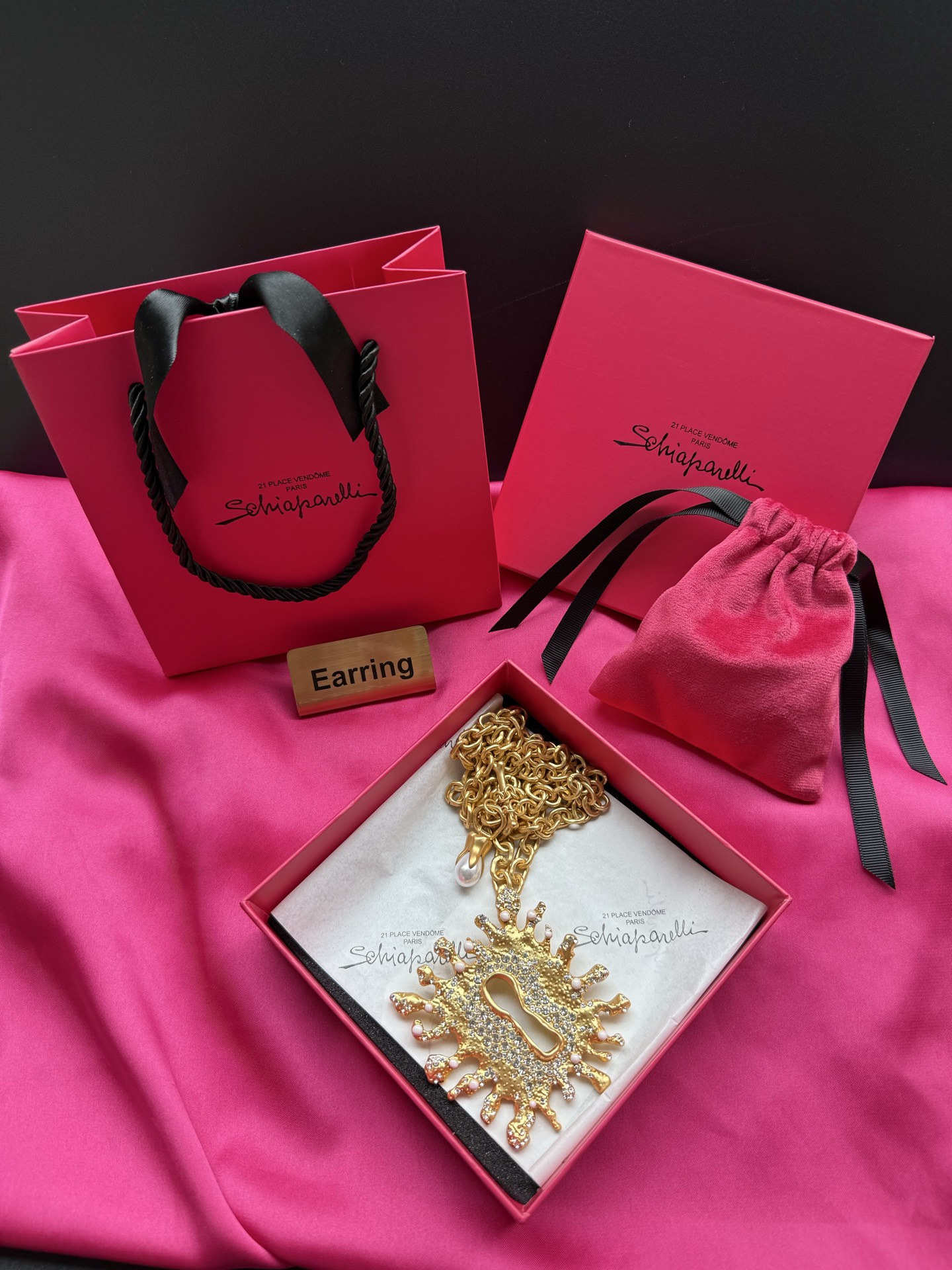 Золотистое колье с кристаллами и жемчугом Schiaparelli