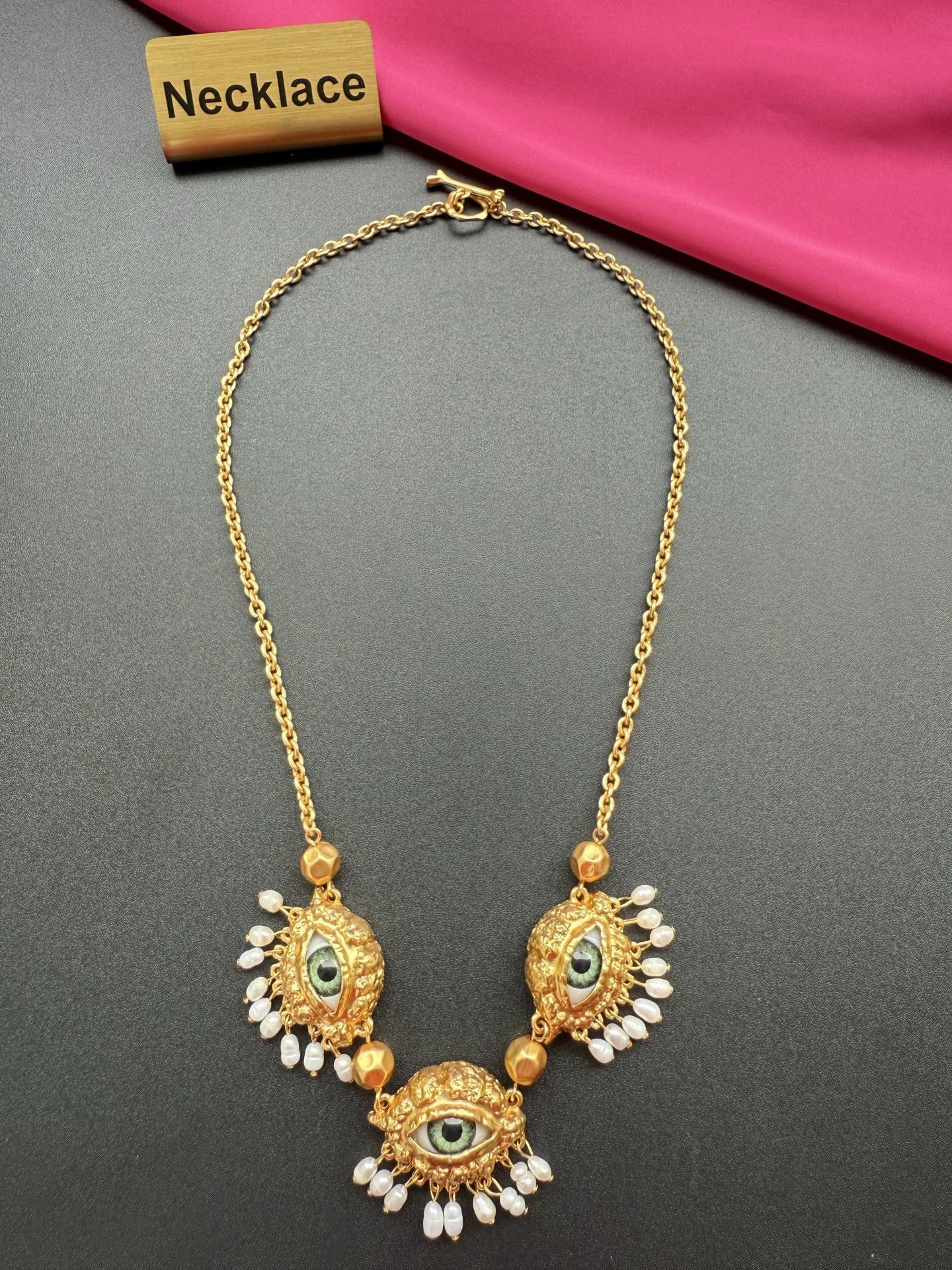 Колье с глазами и бусинами Schiaparelli