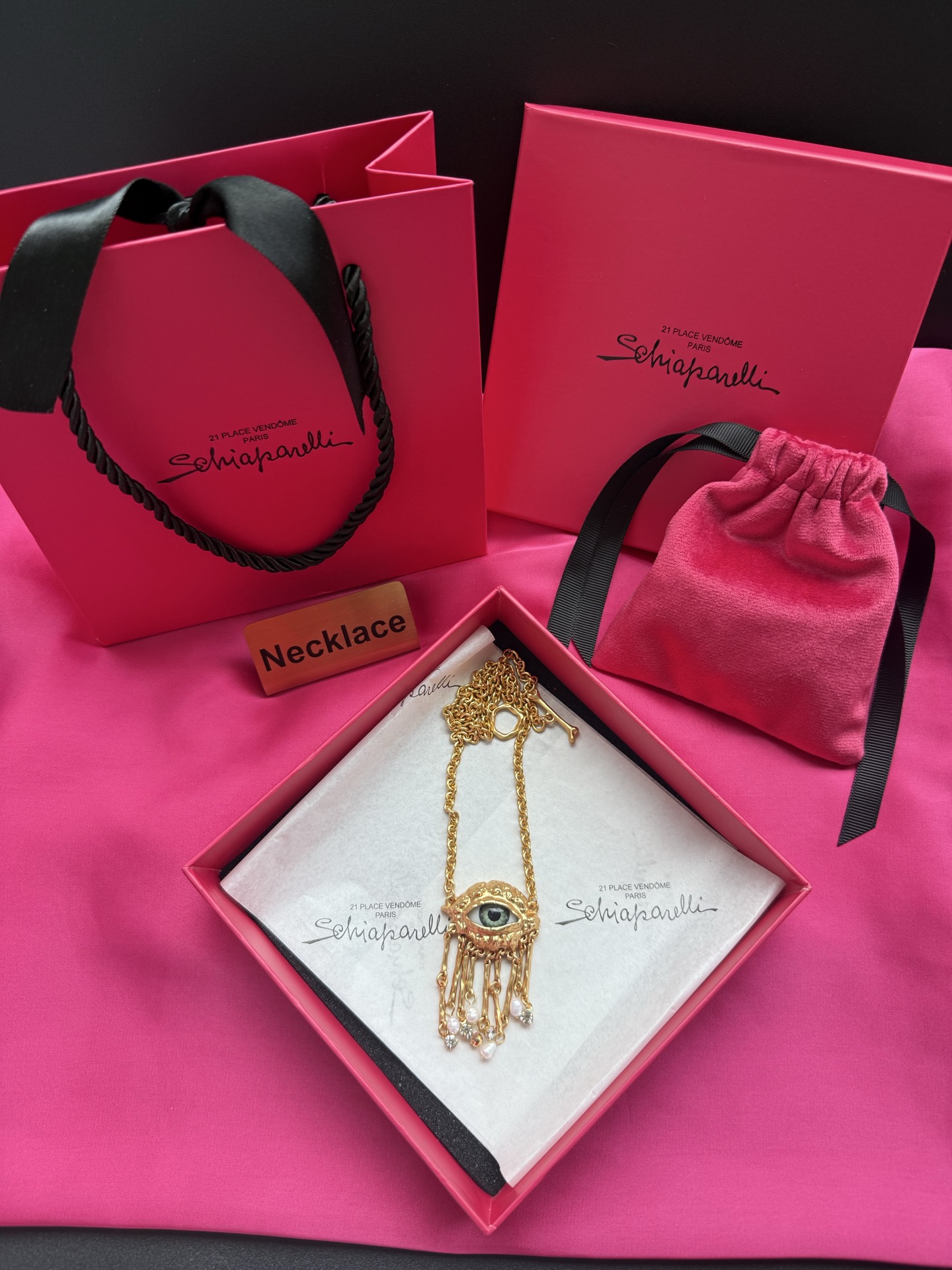 Колье с подвеской в виде глаза Schiaparelli