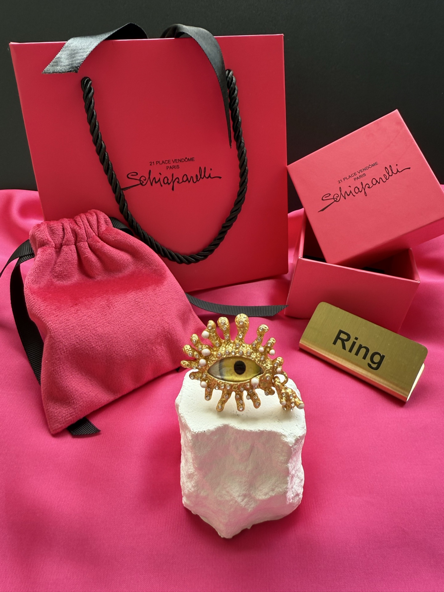 Золотистое кольцо с глазом Schiaparelli