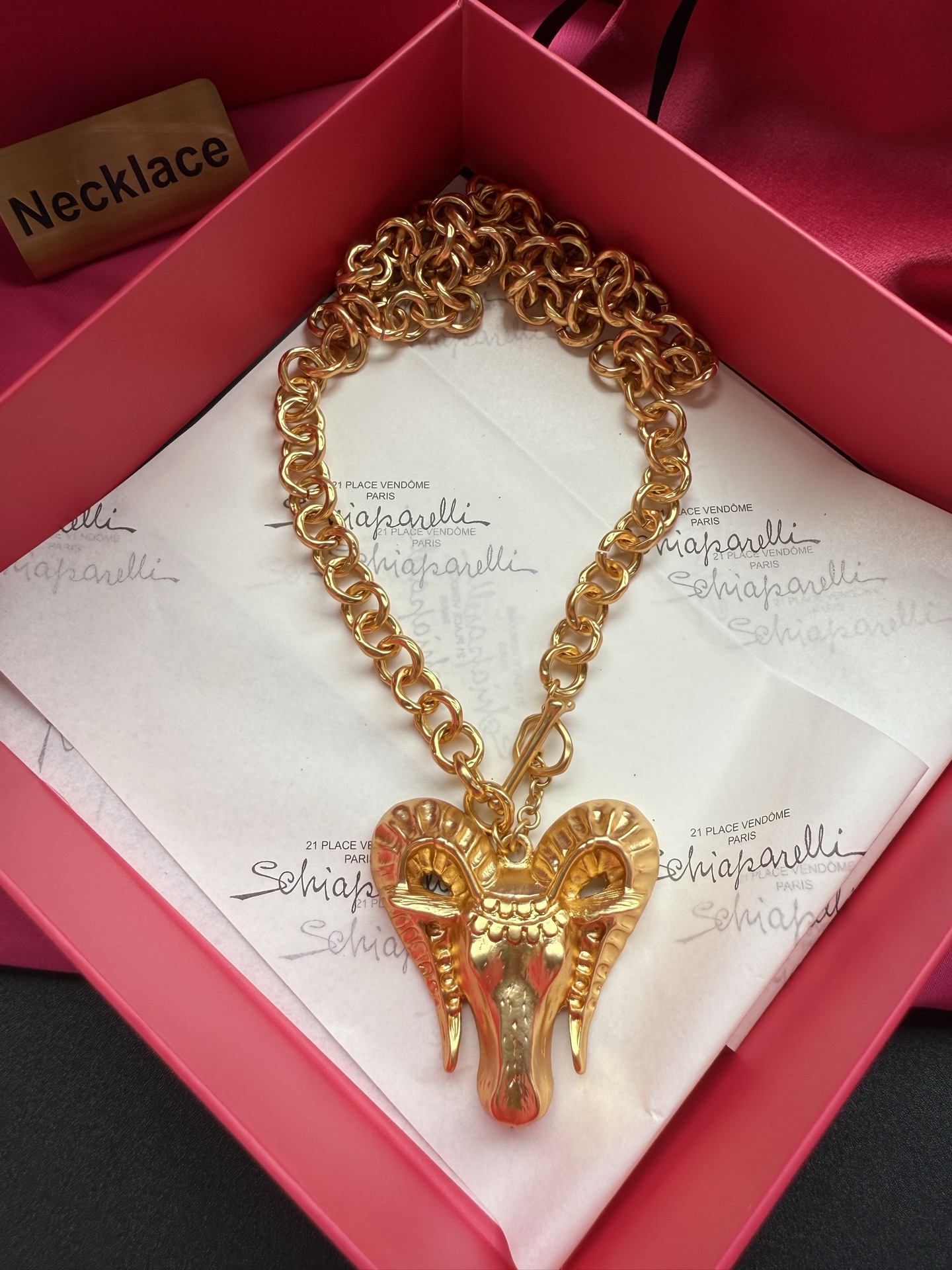 Колье с подвеской в виде головы овцы Schiaparelli