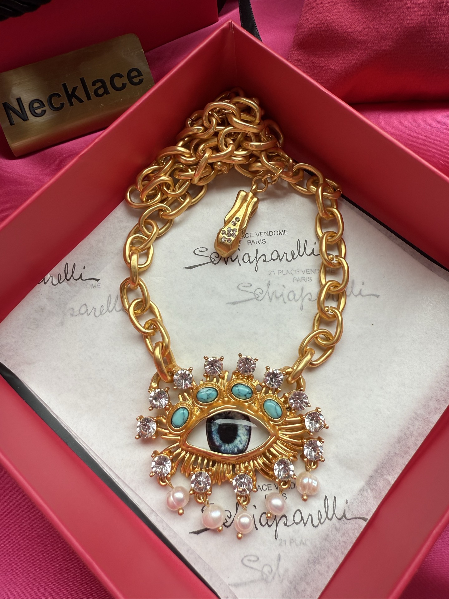 Колье с глазом Schiaparelli