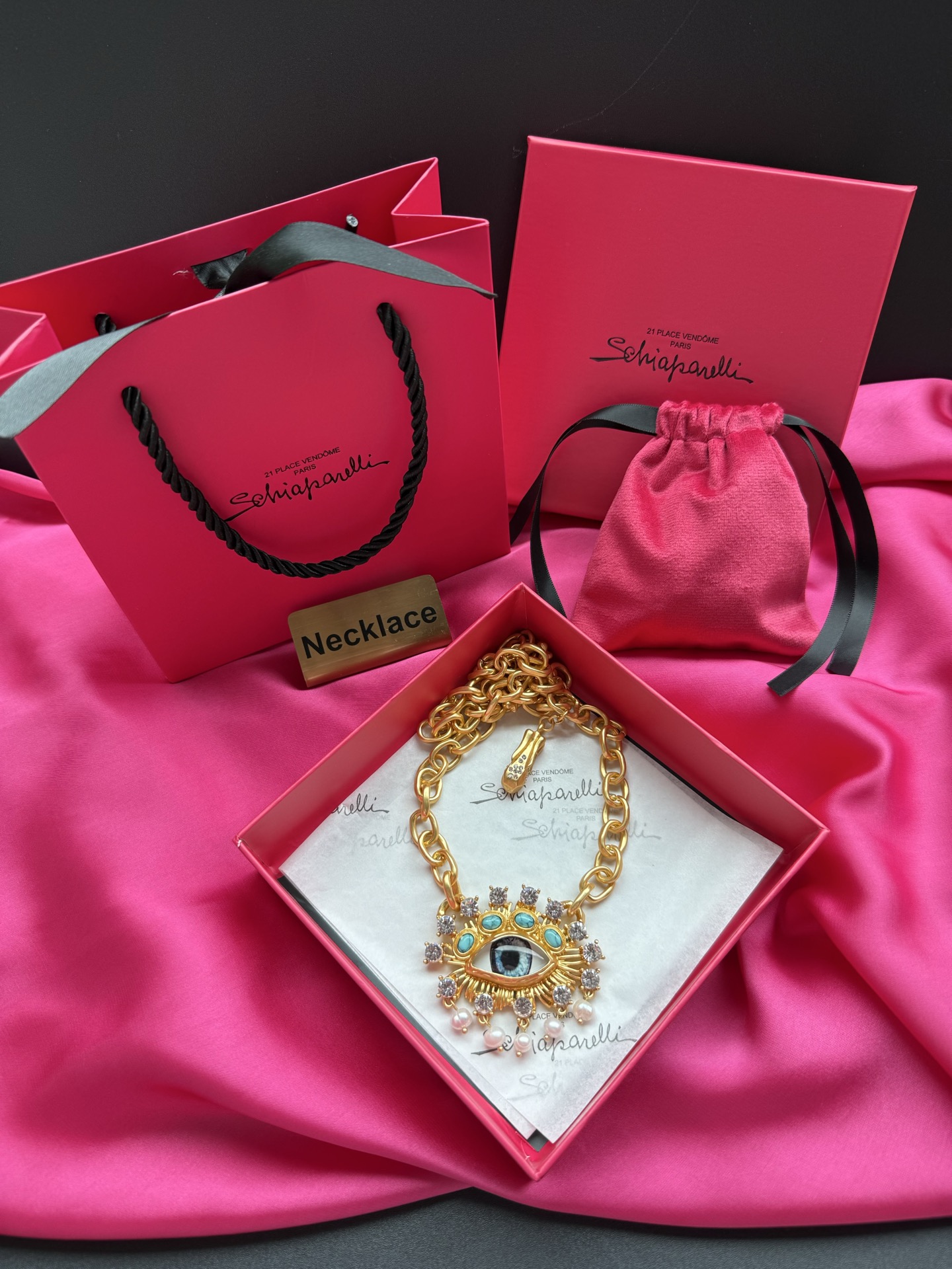Колье с глазом Schiaparelli
