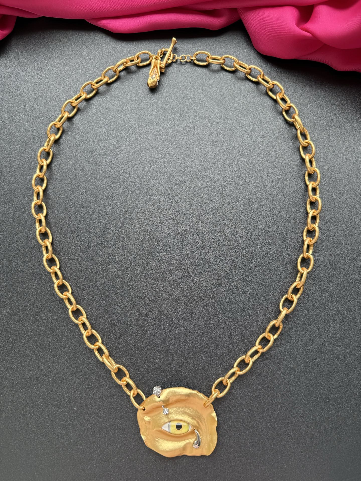 Колье с глазом Schiaparelli