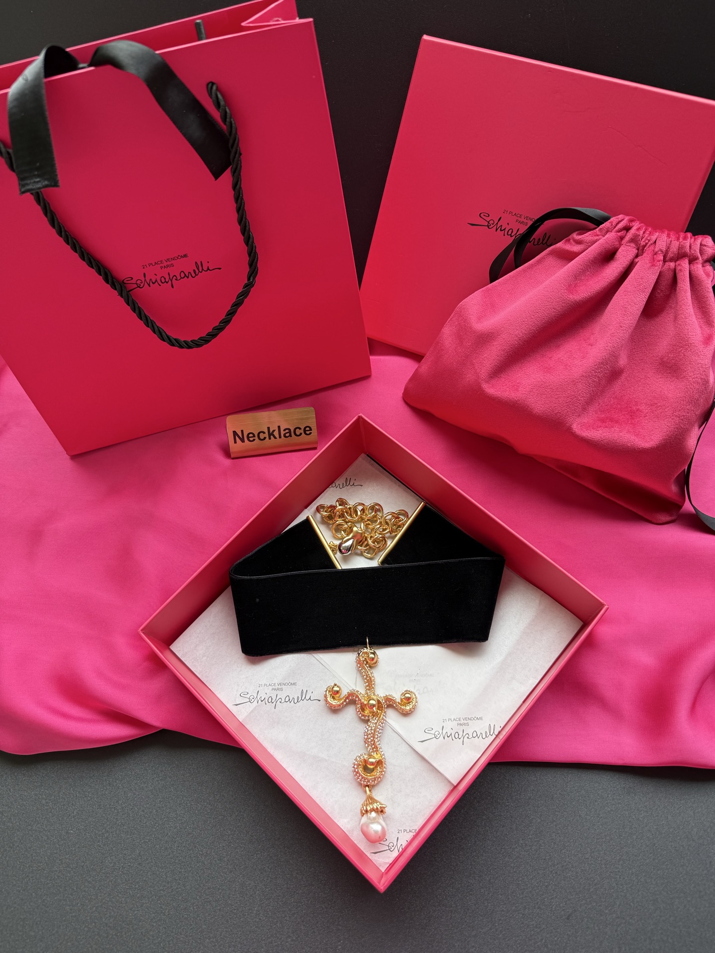 Колье с крестом и жемчугом Schiaparelli