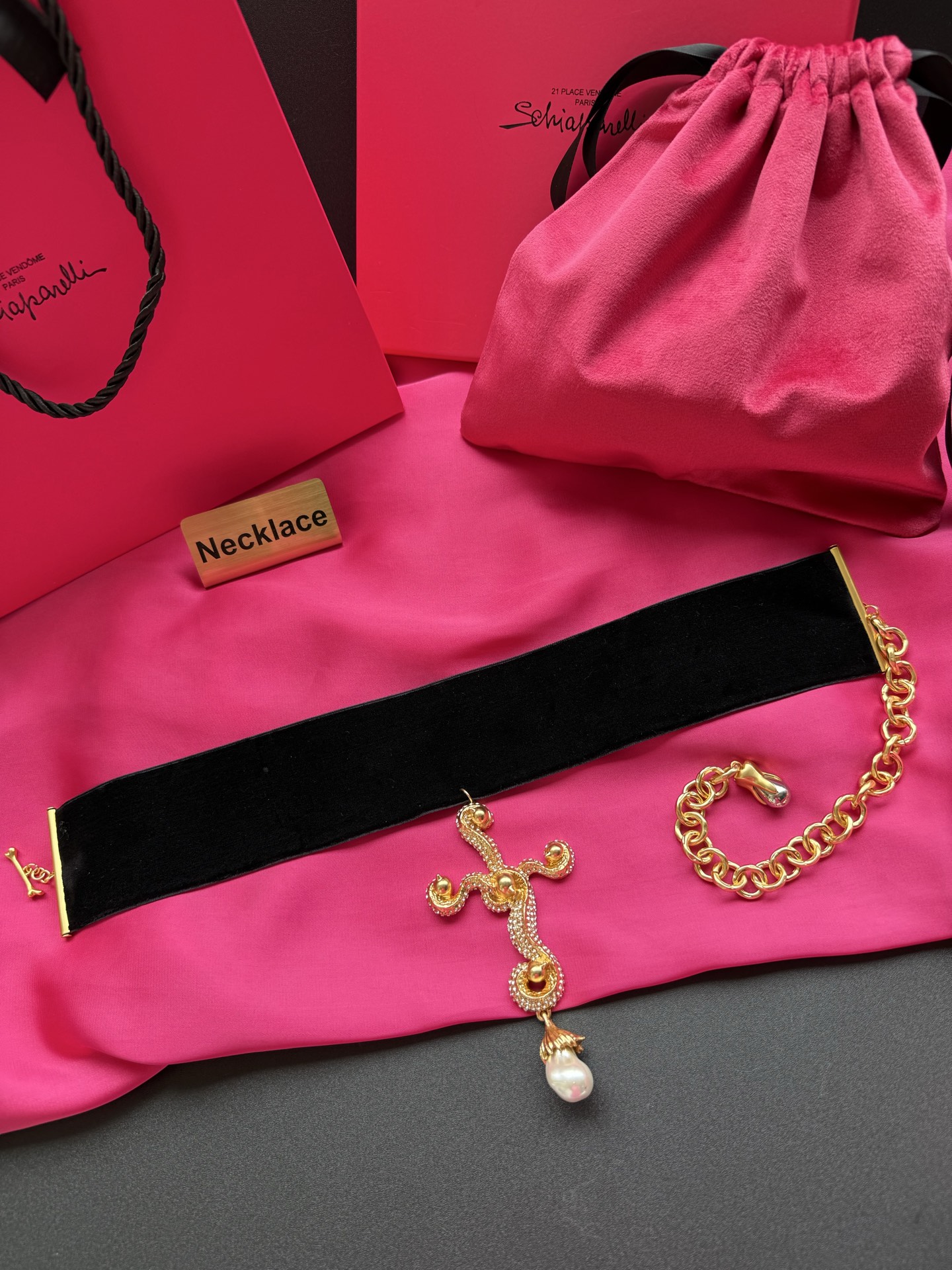 Колье с крестом и жемчугом Schiaparelli