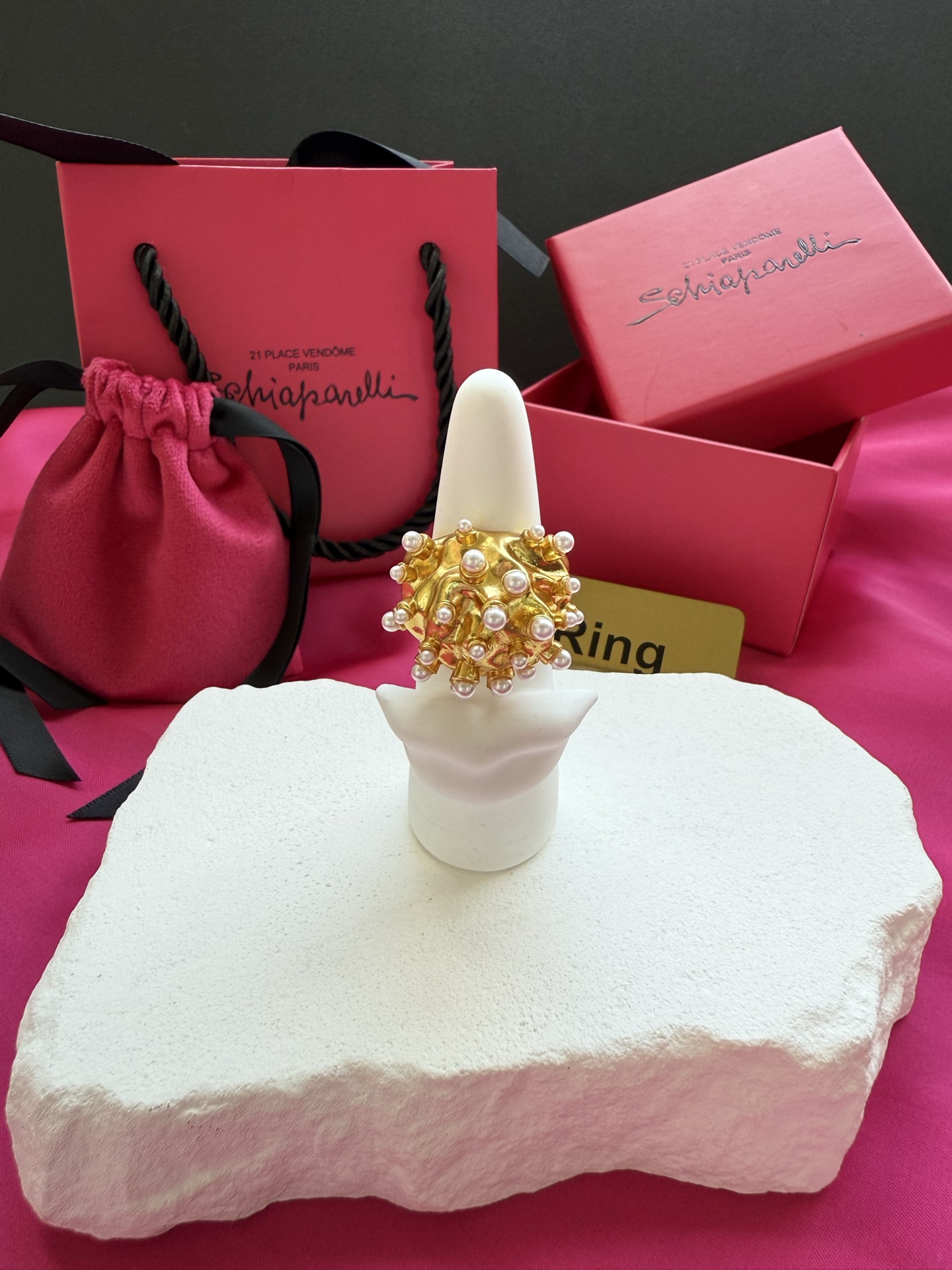 Золотистое кольцо с жемчугом Schiaparelli