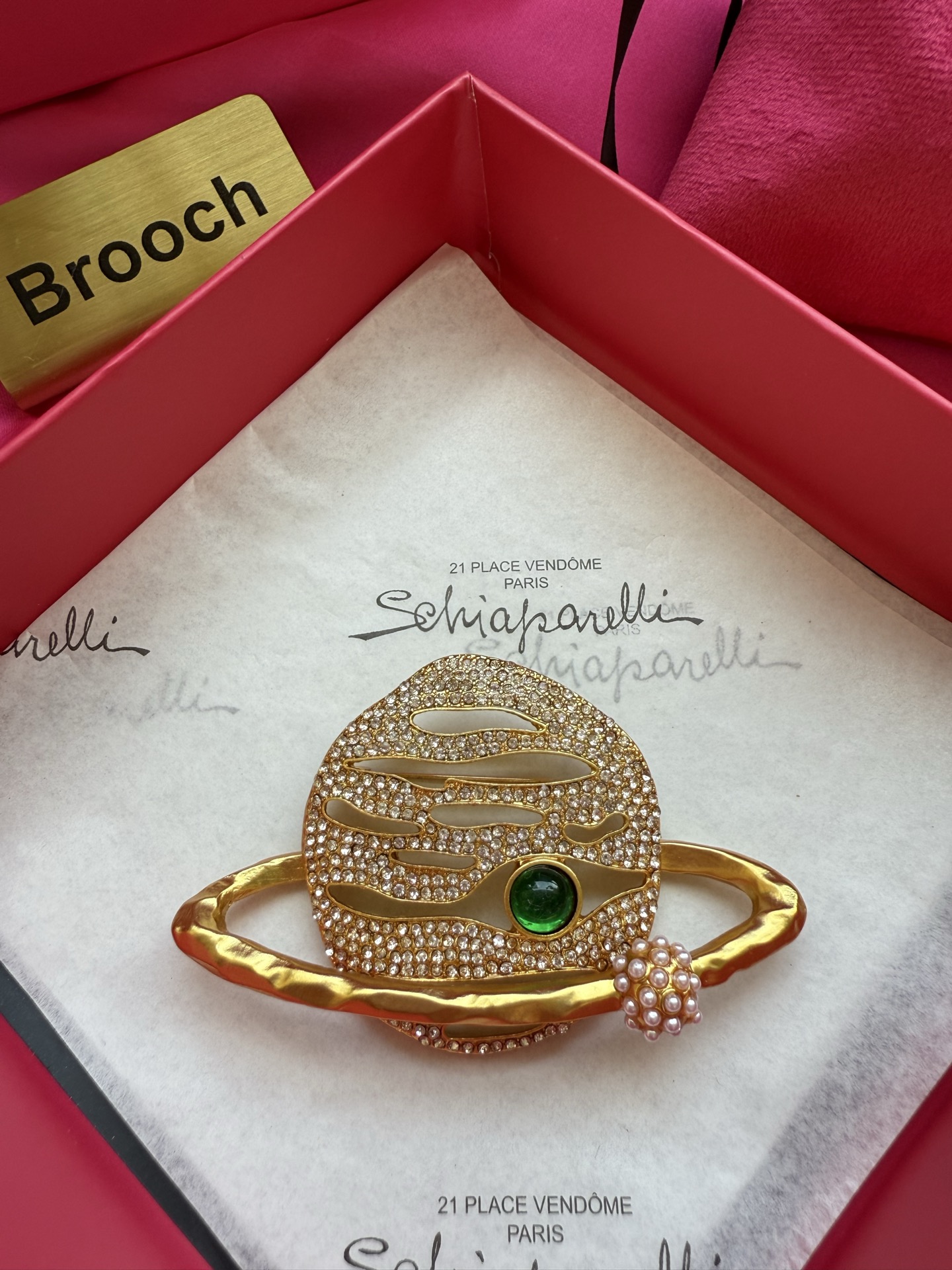 Брошь Schiaparelli