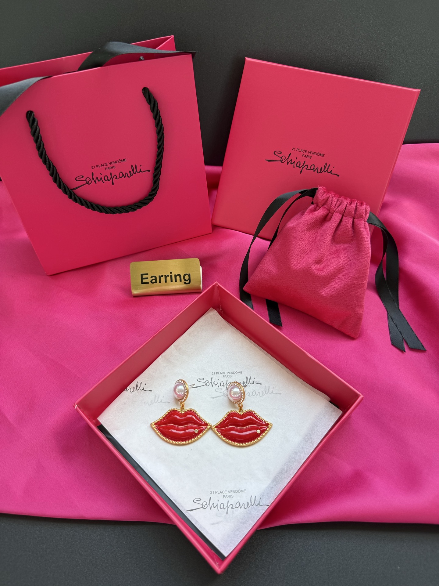 Серьги в виде губ с жемчугом Schiaparelli