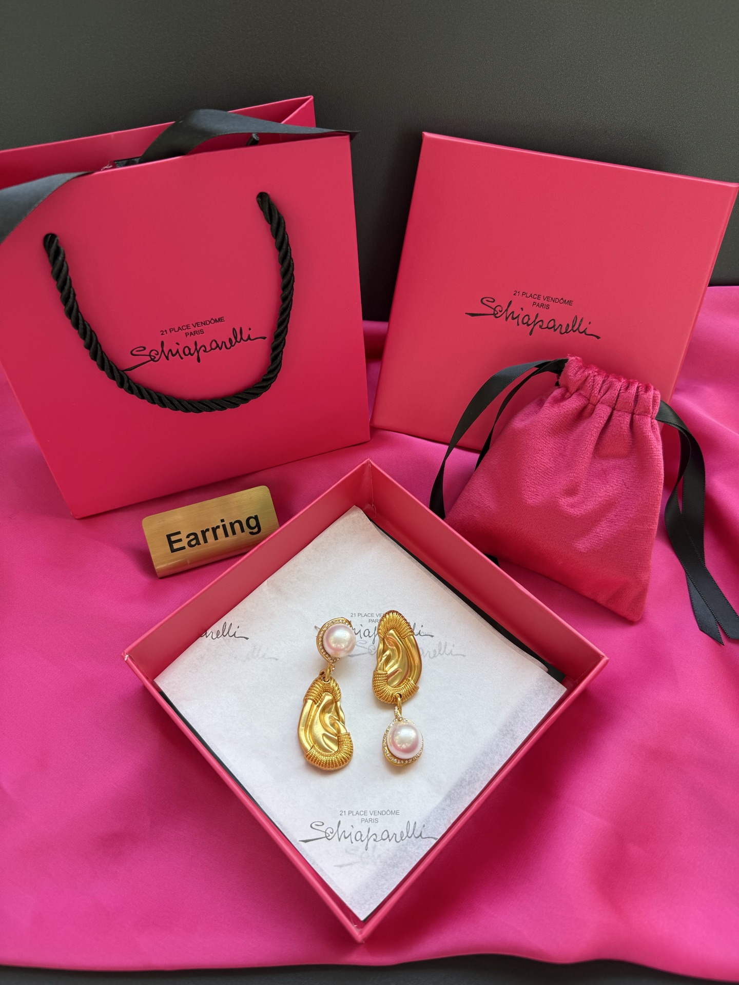 Серьги в форме уха с жемчугом Schiaparelli