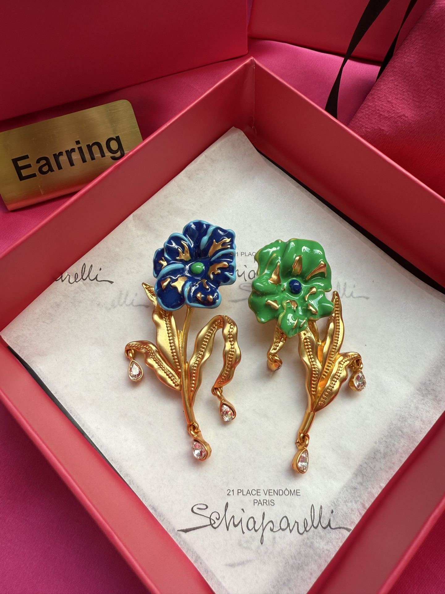 Брошь в виде цветка Schiaparelli
