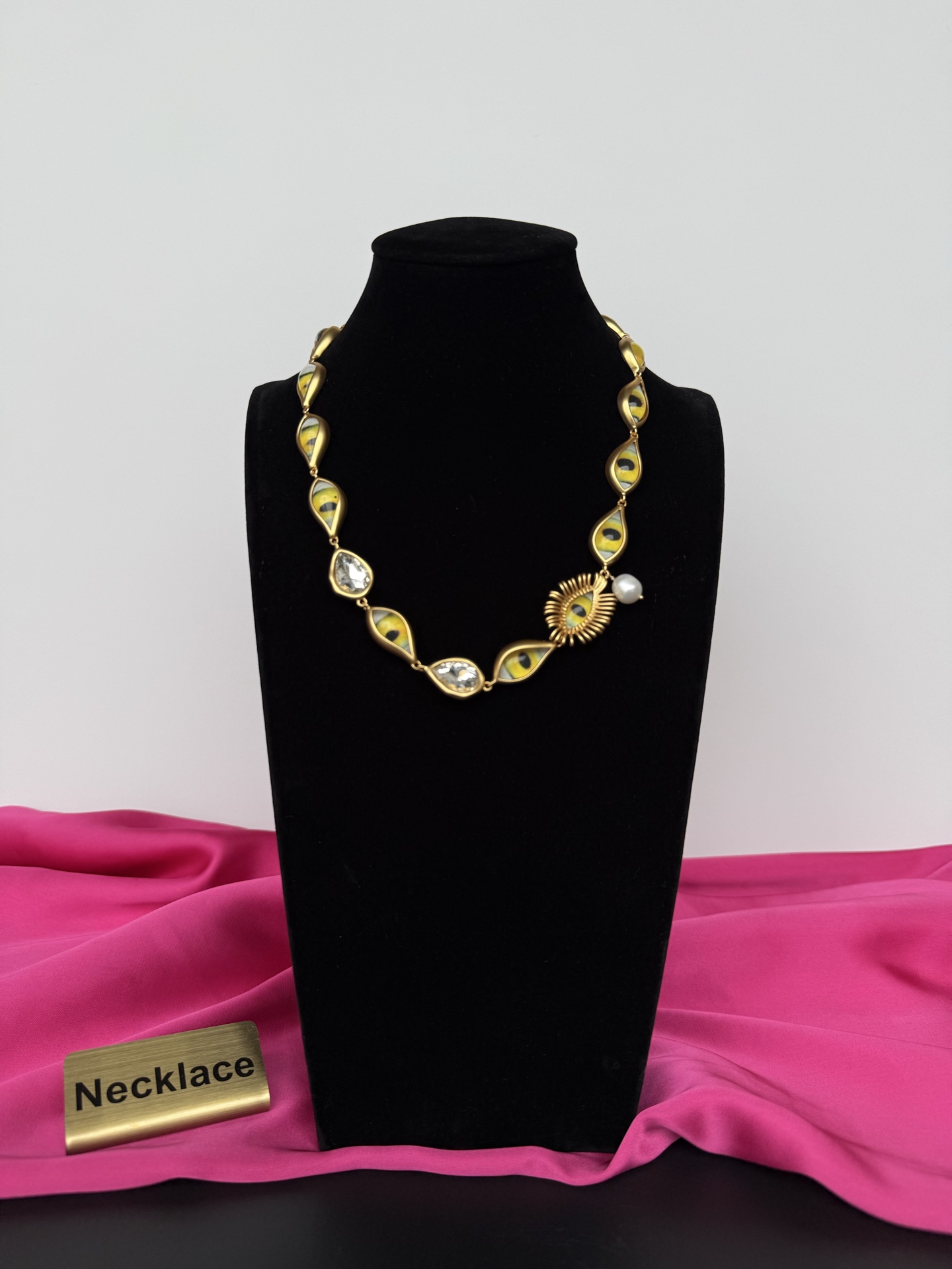 Наручное колье с декоративными элементами Schiaparelli
