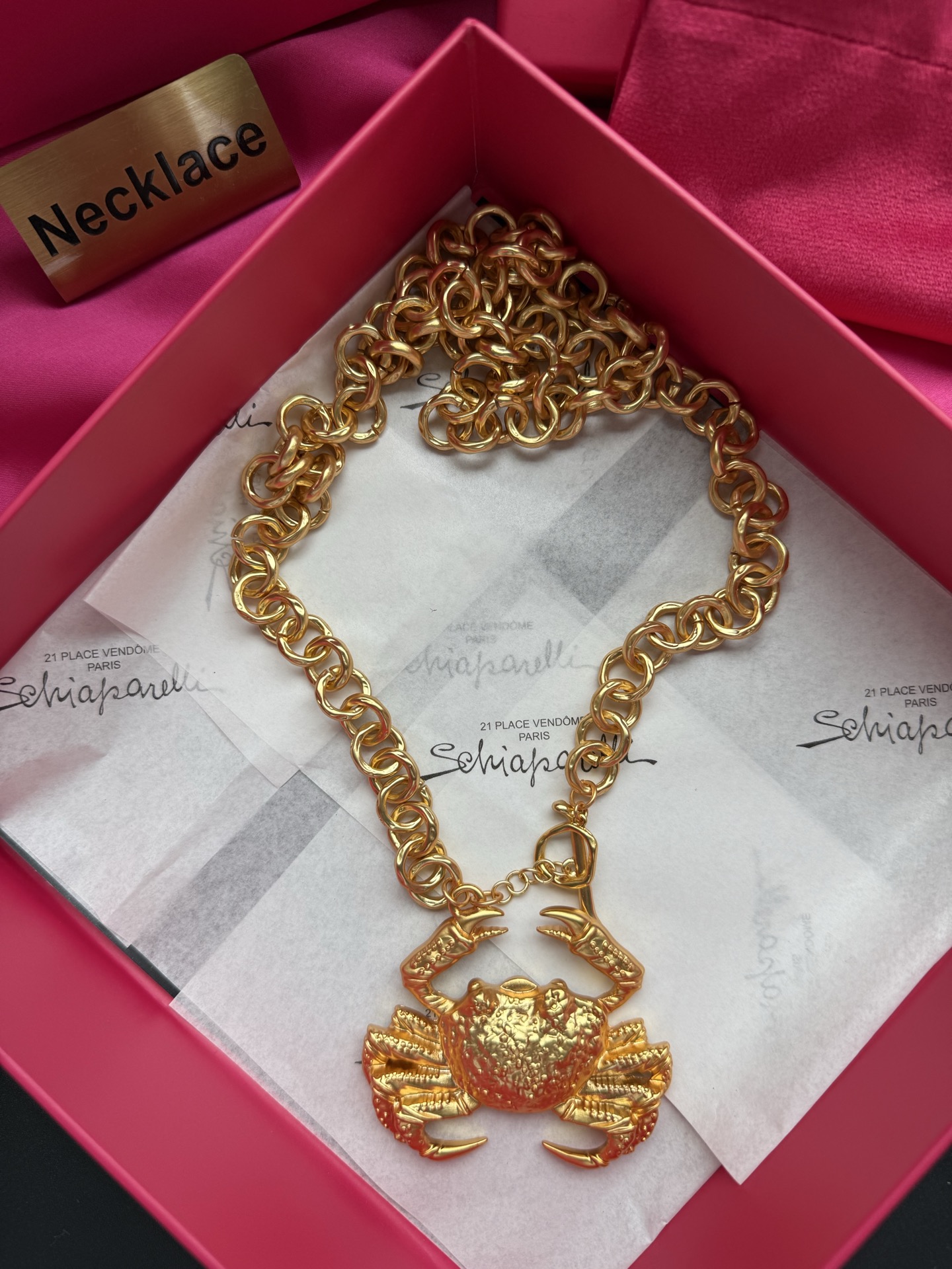 Золотистое колье с крабом Schiaparelli