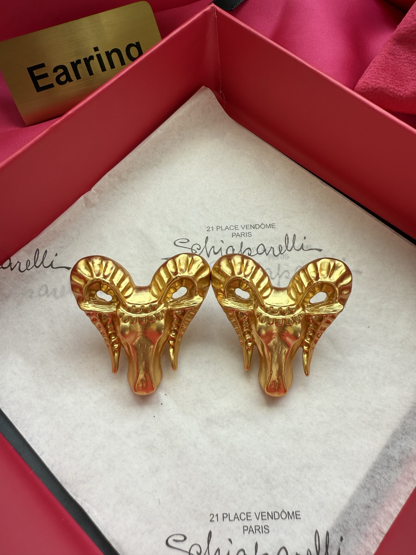 Серьги в виде головы барана Schiaparelli