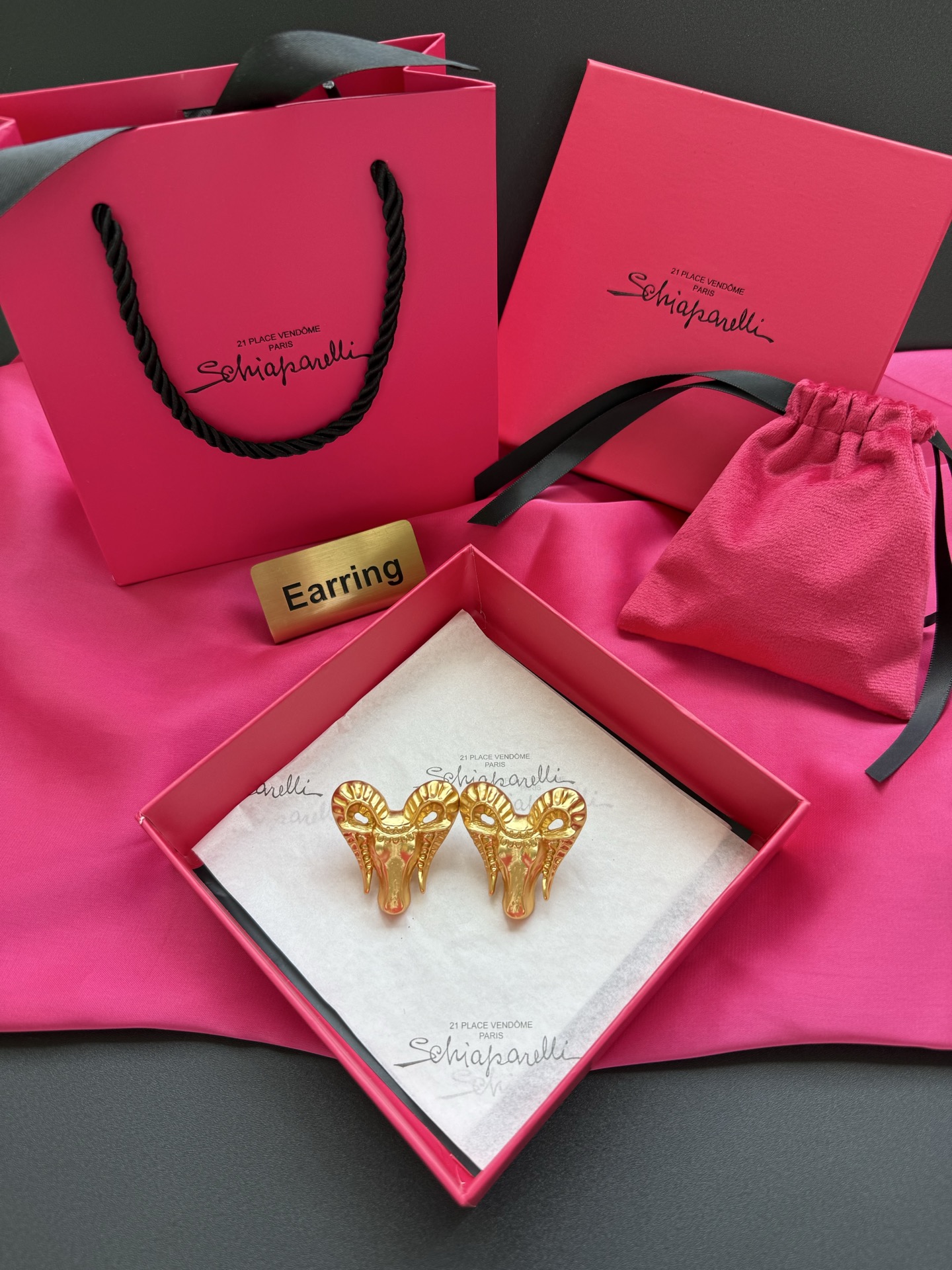 Серьги в виде головы барана Schiaparelli