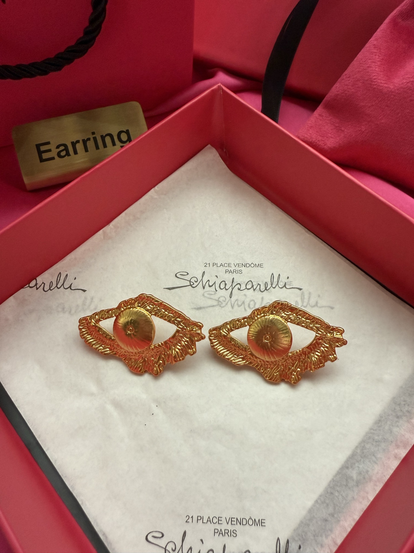 Серьги в форме глаза Schiaparelli