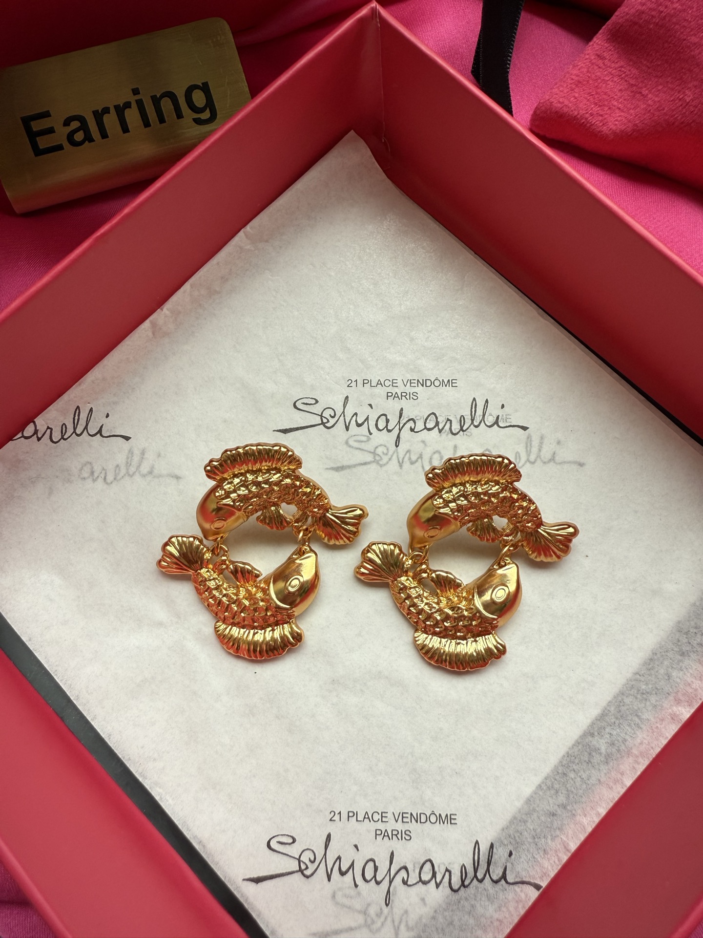 Серьги в виде рыбок Schiaparelli