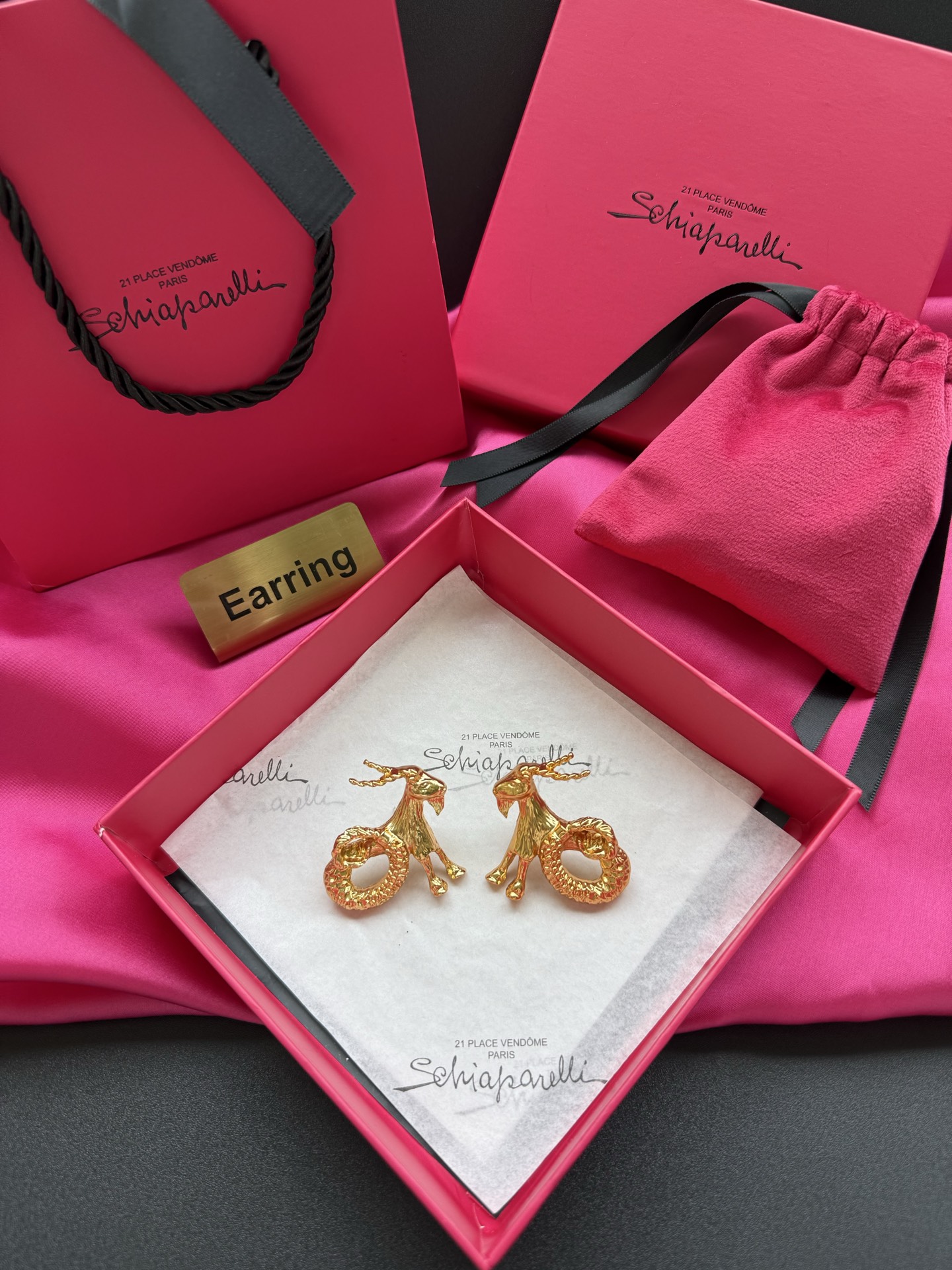 Серьги в виде козлов Schiaparelli