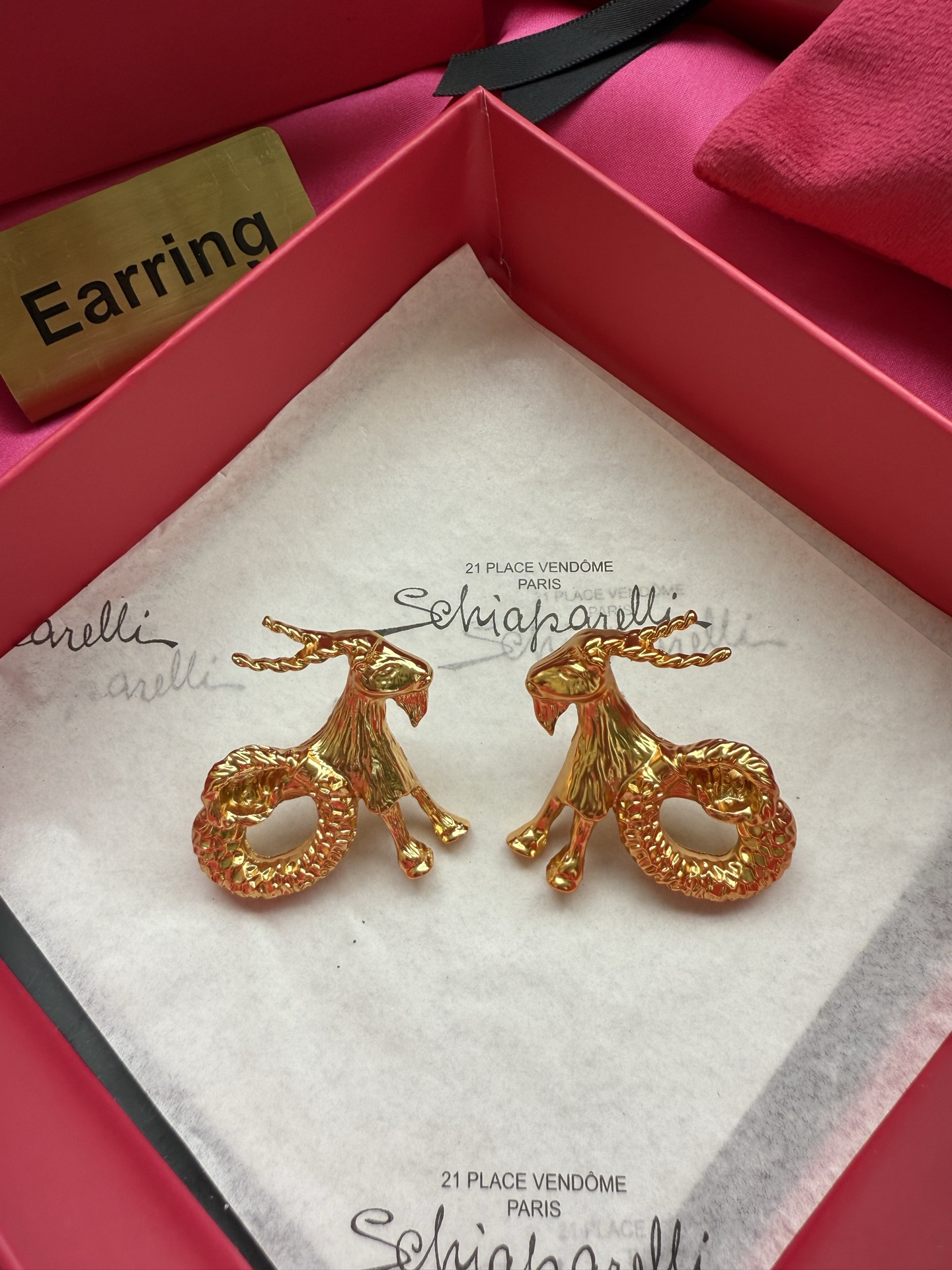 Серьги в виде козлов Schiaparelli