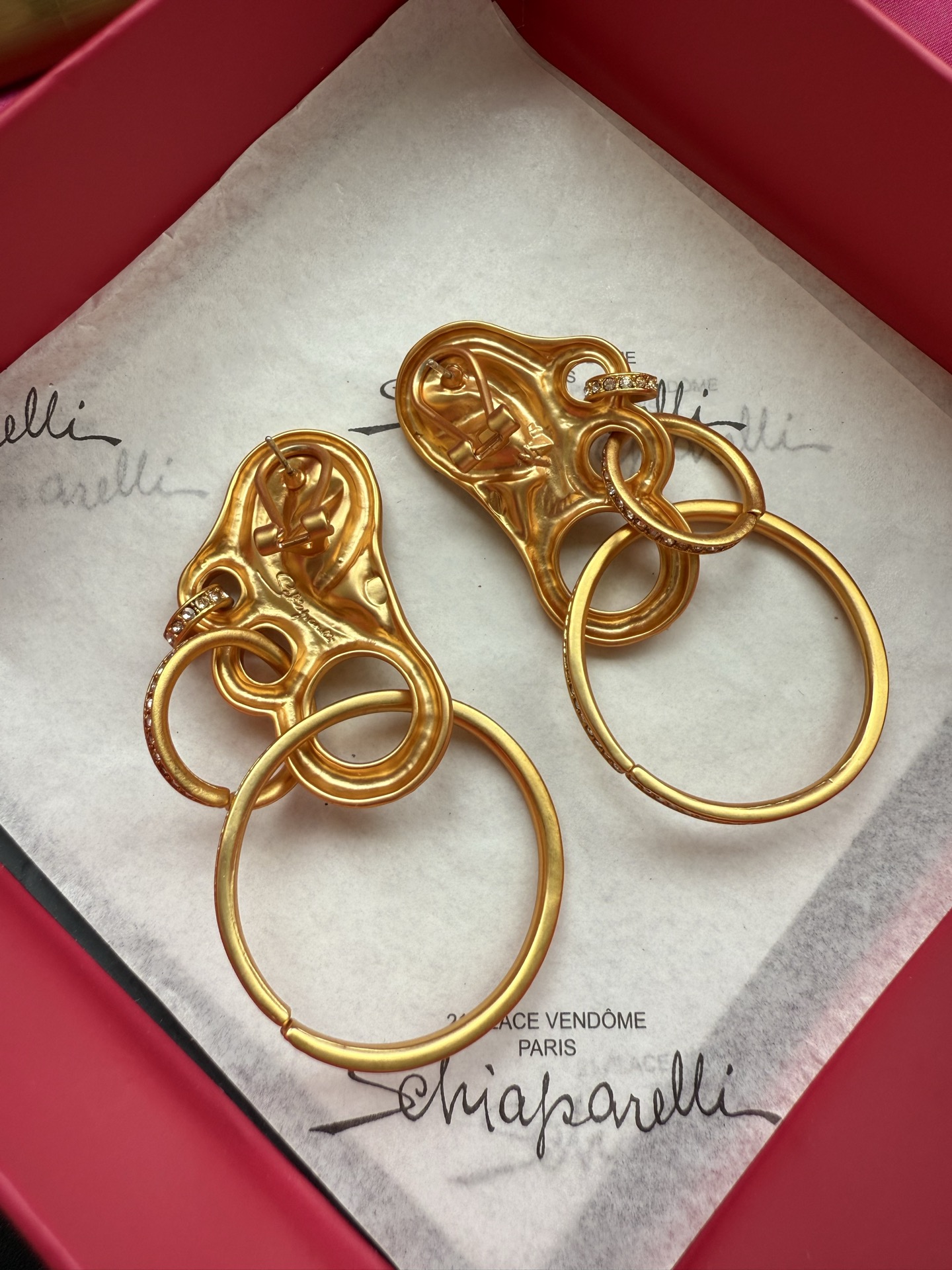 Серьги в форме уха с кольцами Schiaparelli