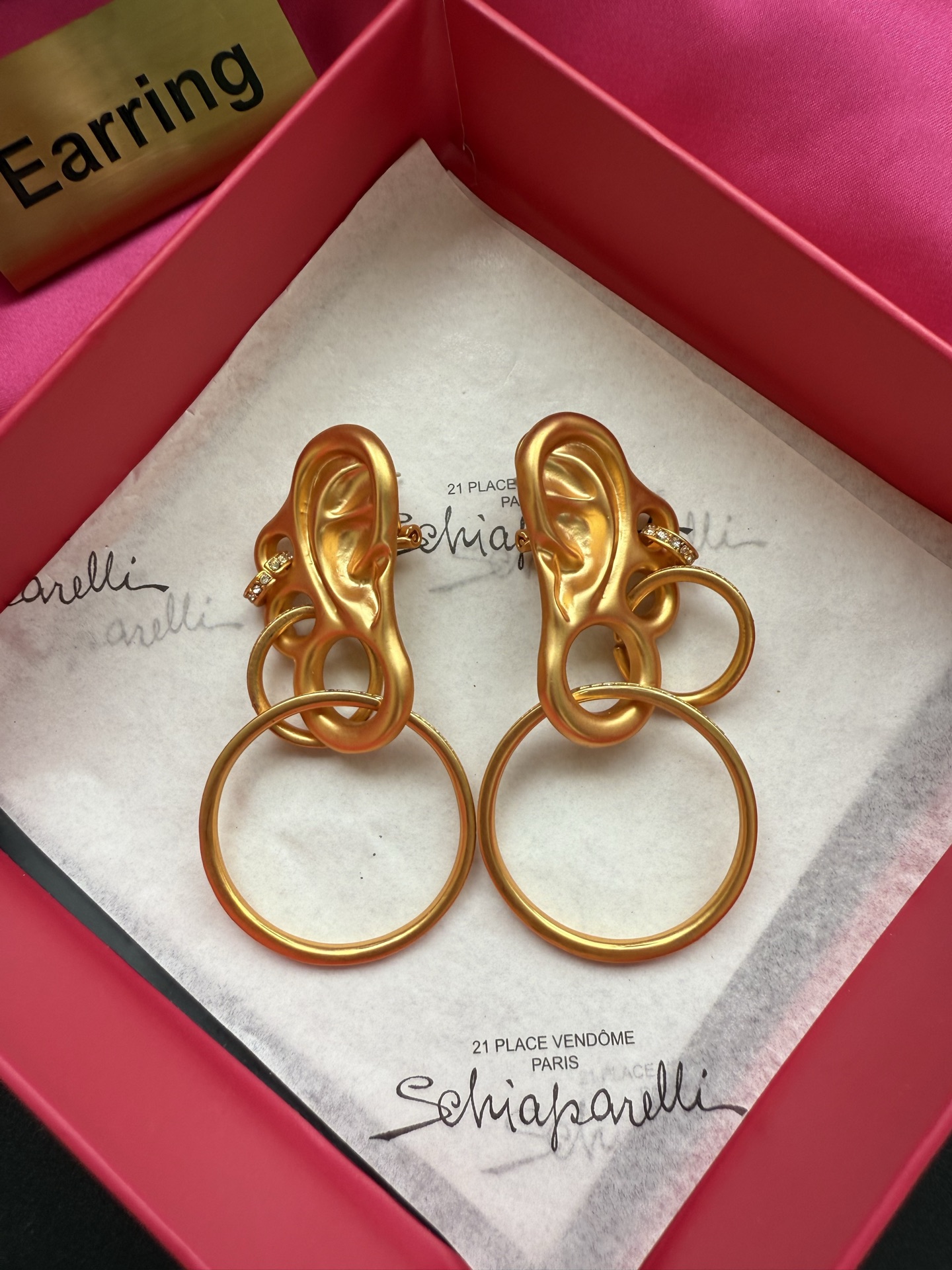 Серьги в форме уха с кольцами Schiaparelli