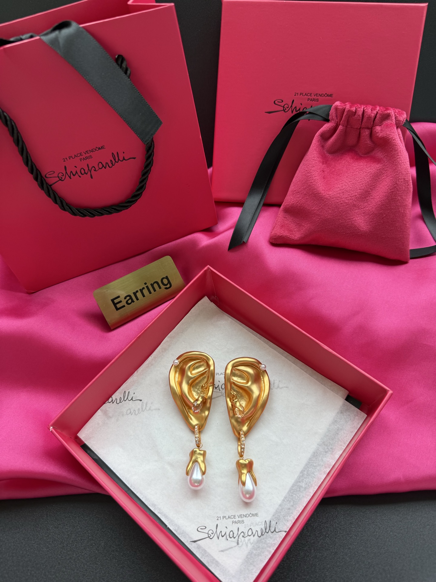 Серьги в форме уха с жемчугом Schiaparelli