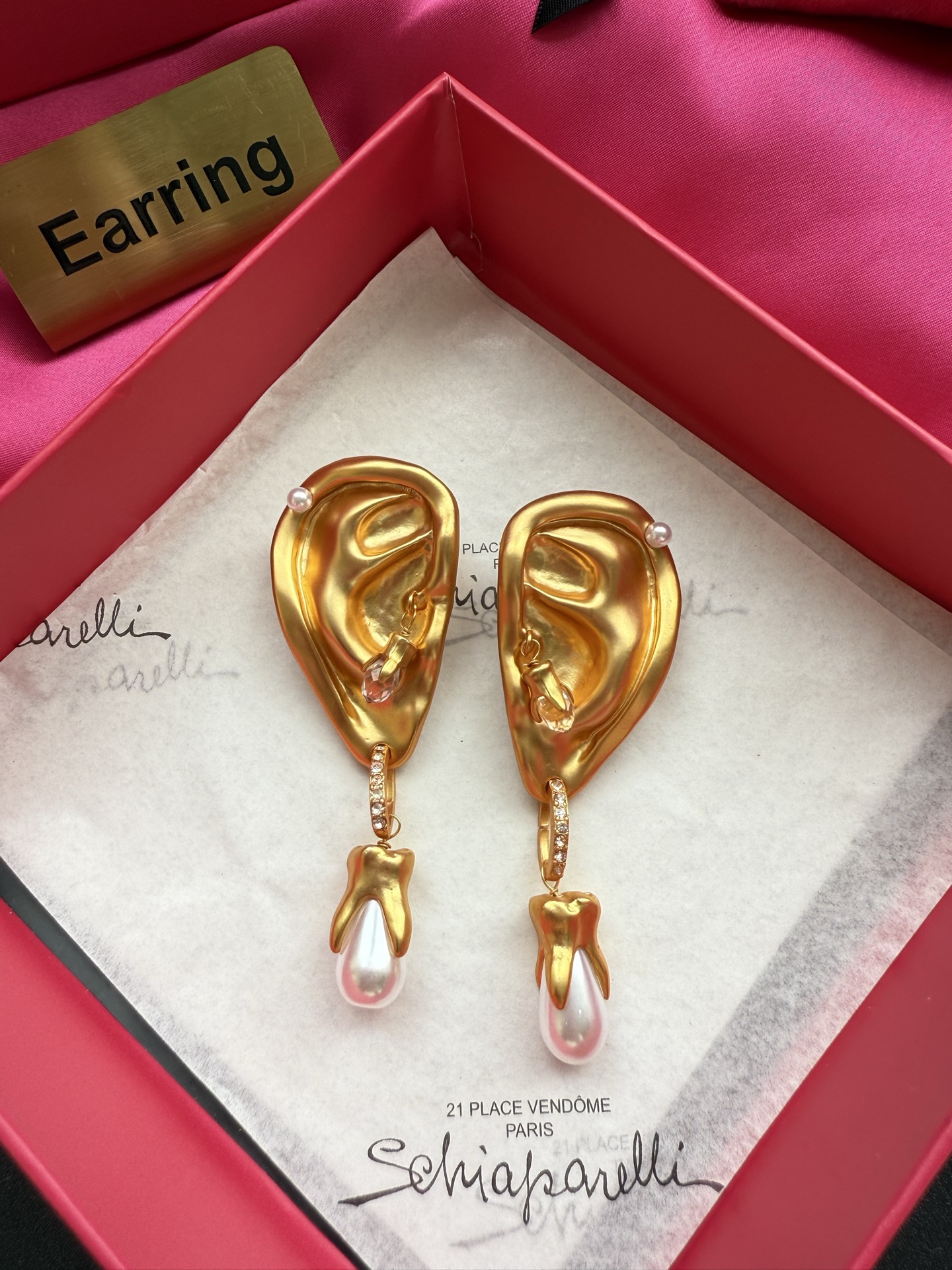 Серьги в форме уха с жемчугом Schiaparelli
