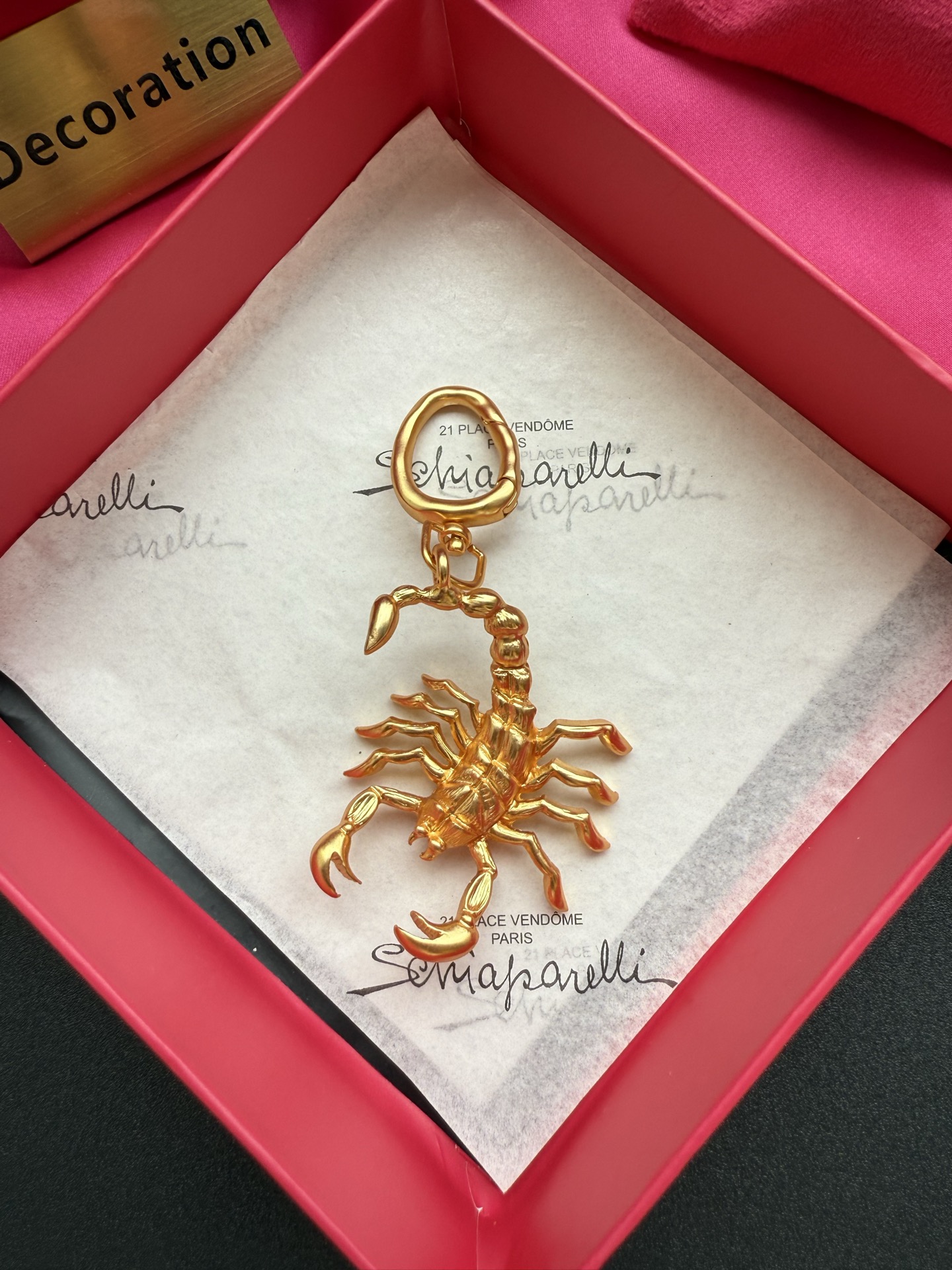 Ключница в виде скорпиона Schiaparelli