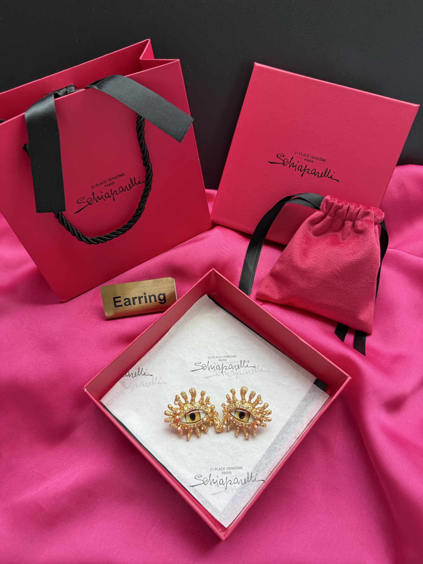 Серьги в виде глаза Schiaparelli