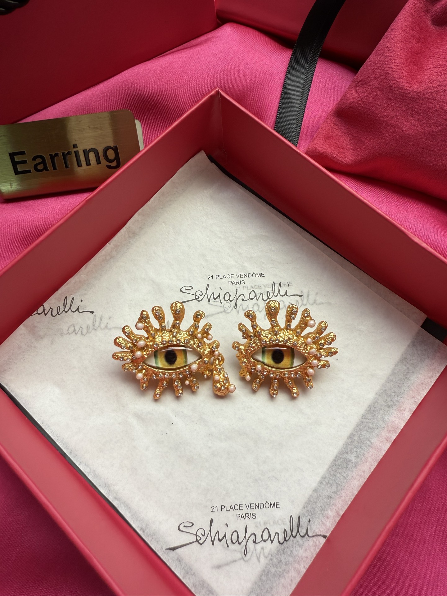 Серьги в виде глаза Schiaparelli